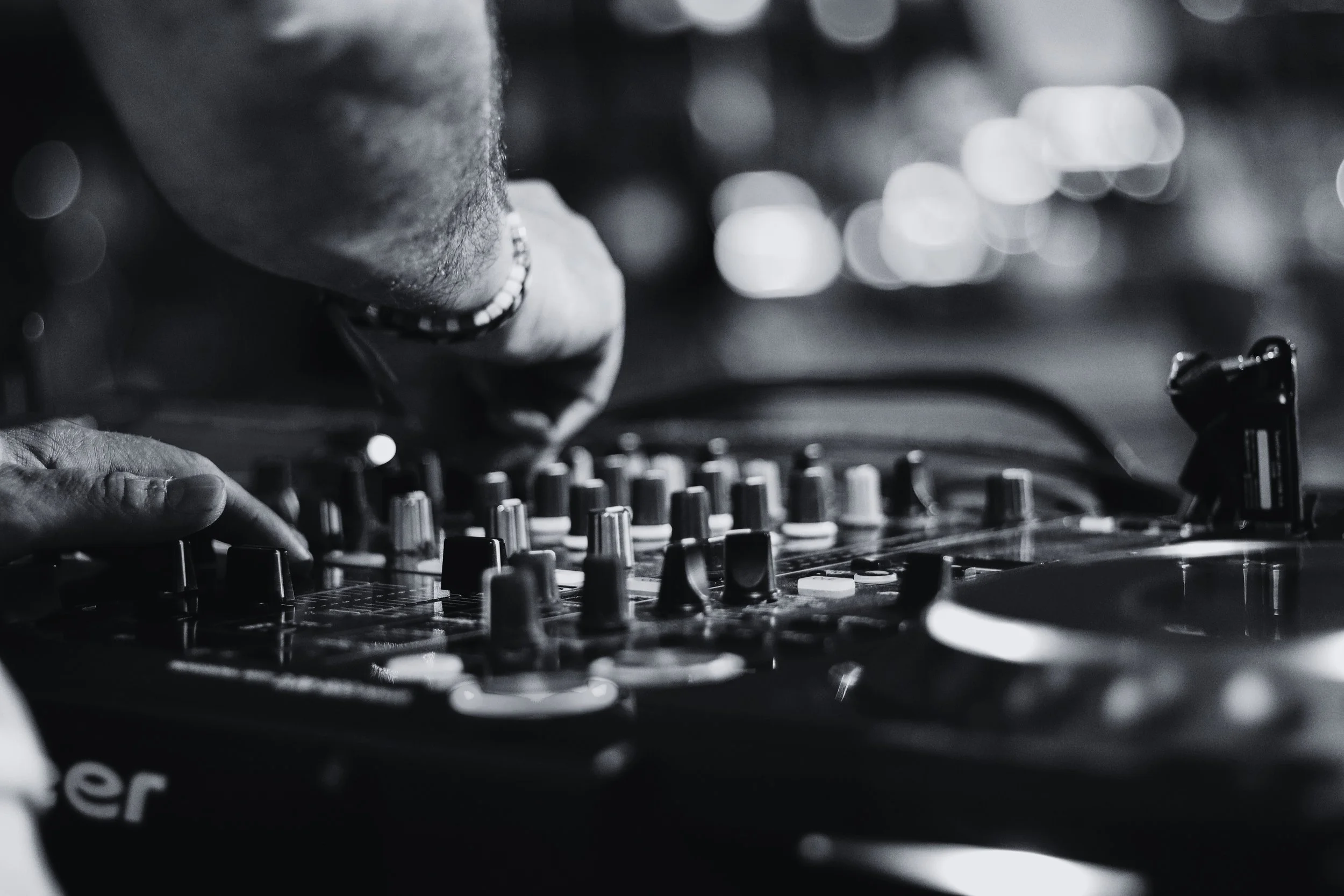 DJ Set up beginner DJ. DJ course DJ school DJ learning