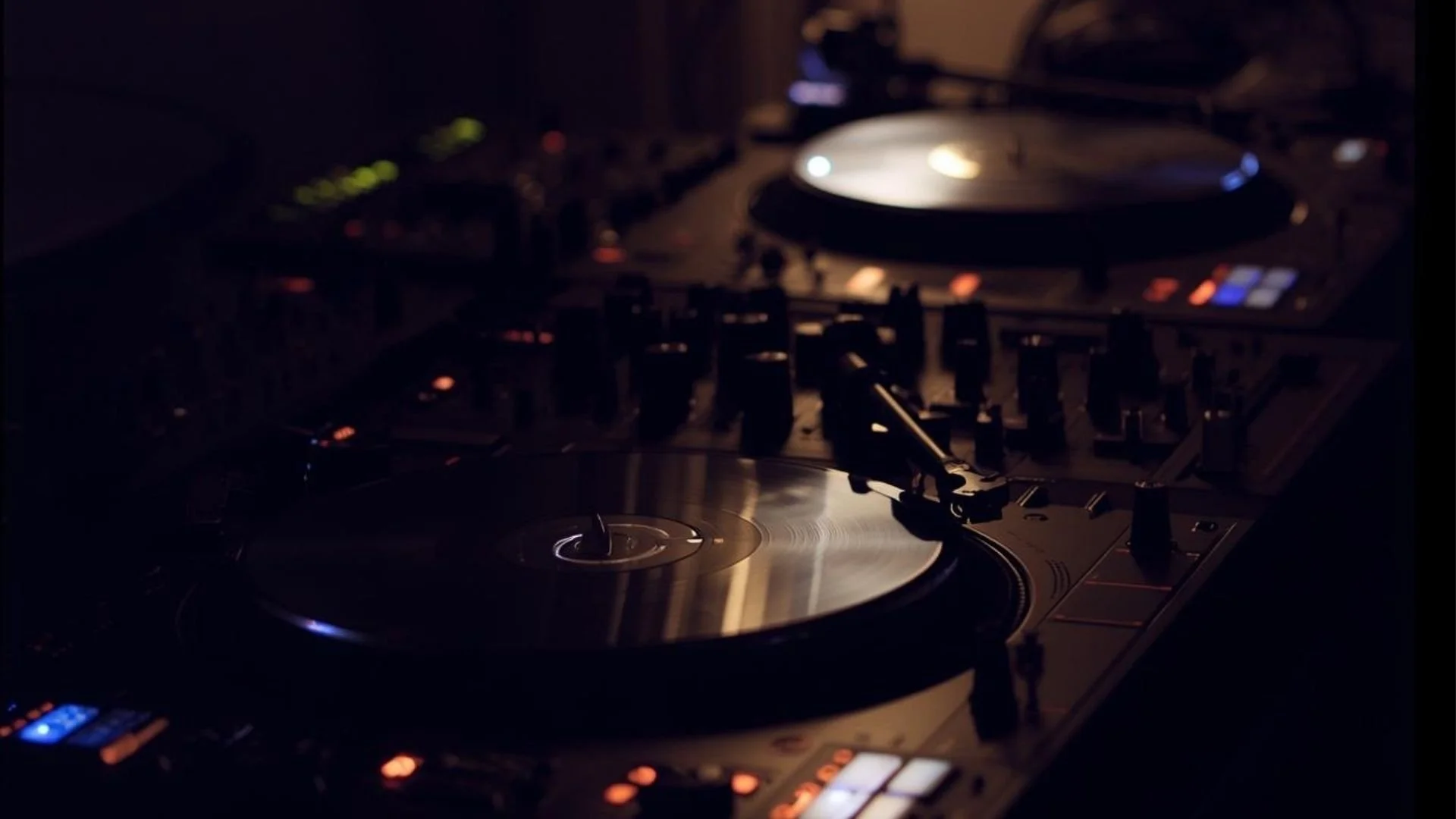 DJ Set up beginner DJ. DJ course DJ school DJ learning