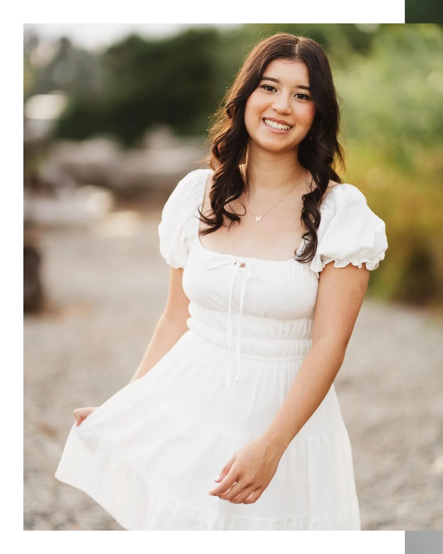 The quiet confidence of this one shines brighter than the sunset&rsquo;s golden glow we had that night.💛 So excited for your senior, L!!

Here&rsquo;s to the weekend!
Welcome to our photography loop where a group of us have come together to share im