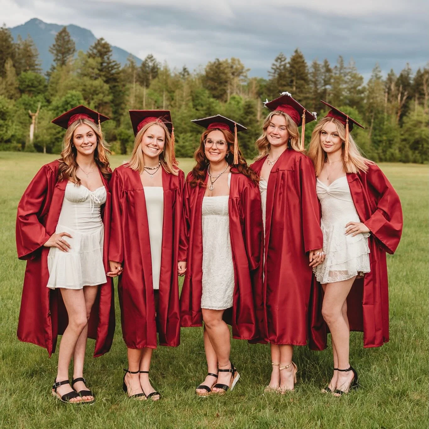 Group graduation sessions are open for booking and you definitely don&rsquo;t want to miss this!!

Have a blast while we get group and individual shots in graduation robes and college gear.  It&rsquo;s a like a pre-party with your best buds before th