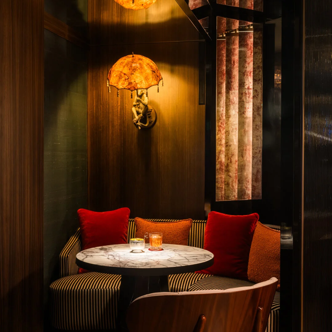 Qura Bar - an alluring new drinking destination has arrived at the Regent Hong Kong.⁠
⁠
Designed by BAR Studio, with vintage and decorative pieces sourced by @diane_nittke, the experience, comprising five distinctly themed and interlinked lounge, bar