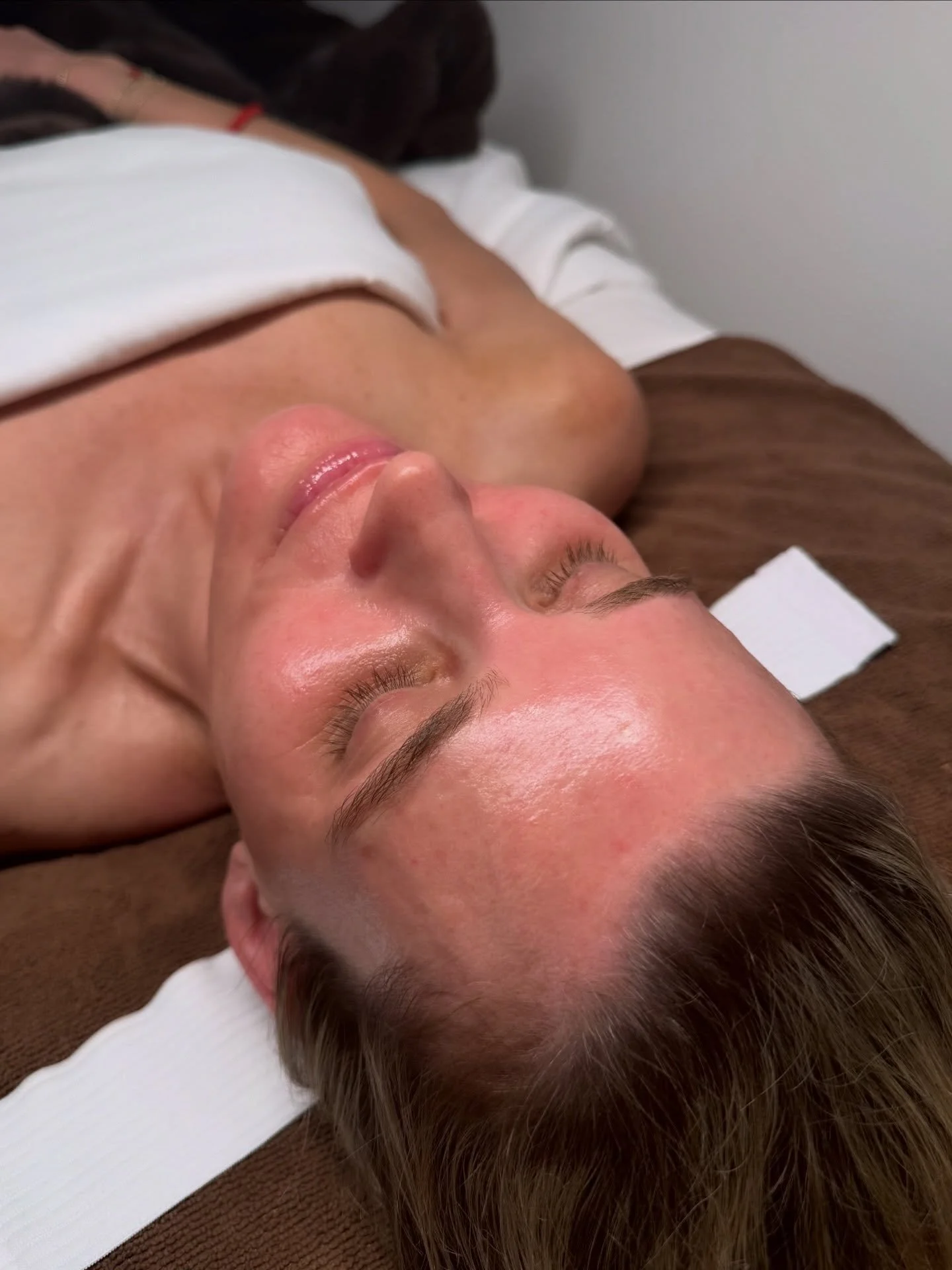 Another money for our Dermaplane Ritual👏🏼

By removing excess buildup and vellus hair, we&rsquo;re able to refine texture, enhance radiance, and optimize product penetration.

Healthy, functioning skin&mdash;always the goal 🤍

#exfoliation #dermap