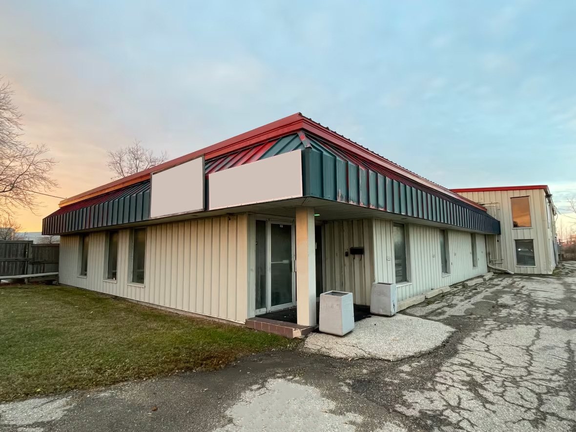 2245 McGillivray Boulevard, Winnipeg, MB