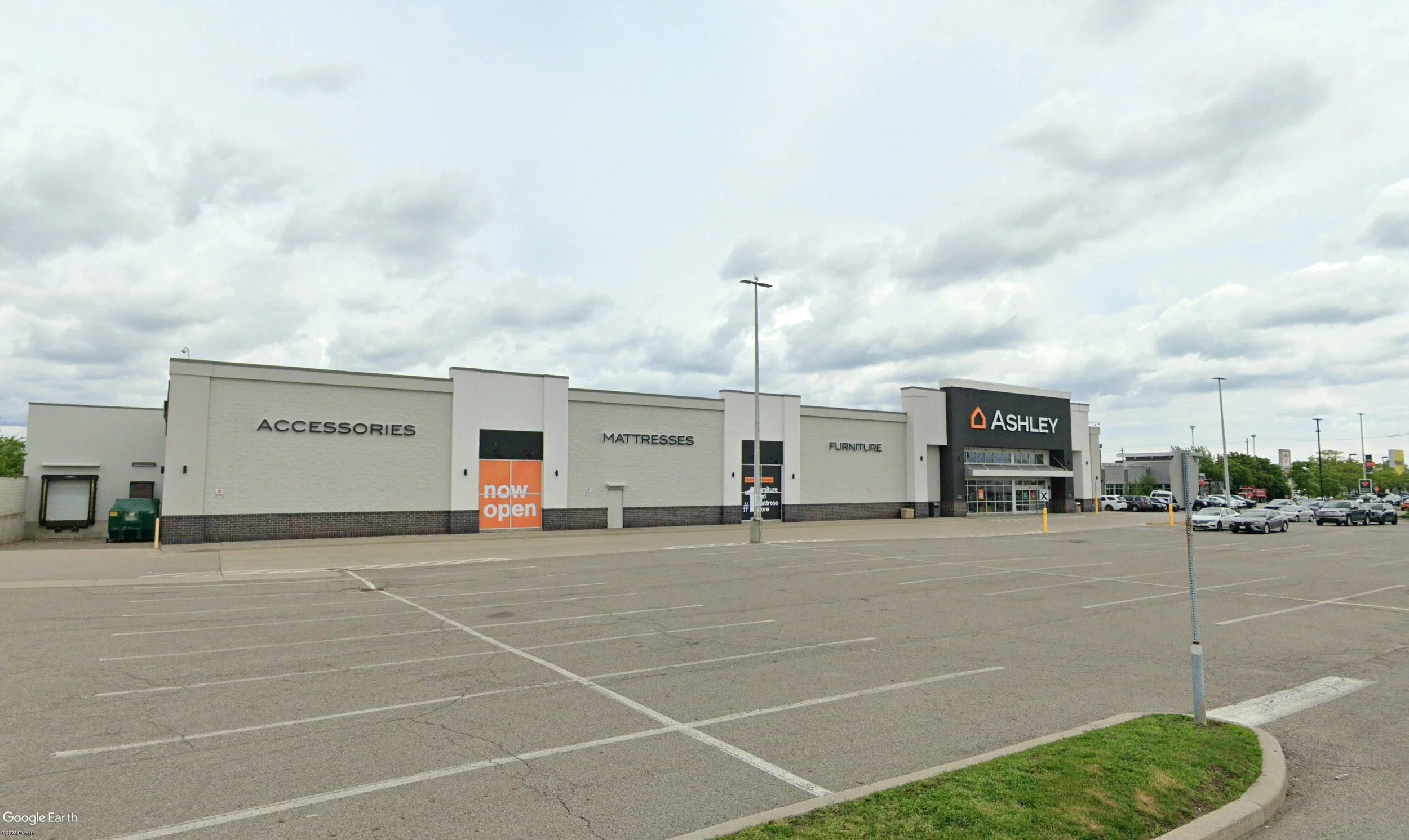 1602 The Queensway - Street View.jpg