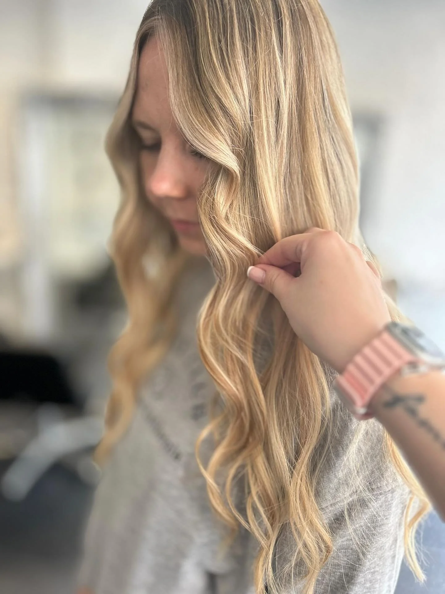 Nothing like a balayage refresh to brighten things up...✨
#BlondeBalayage #BalayageRefresh #BlondeHairDesign #TagHair