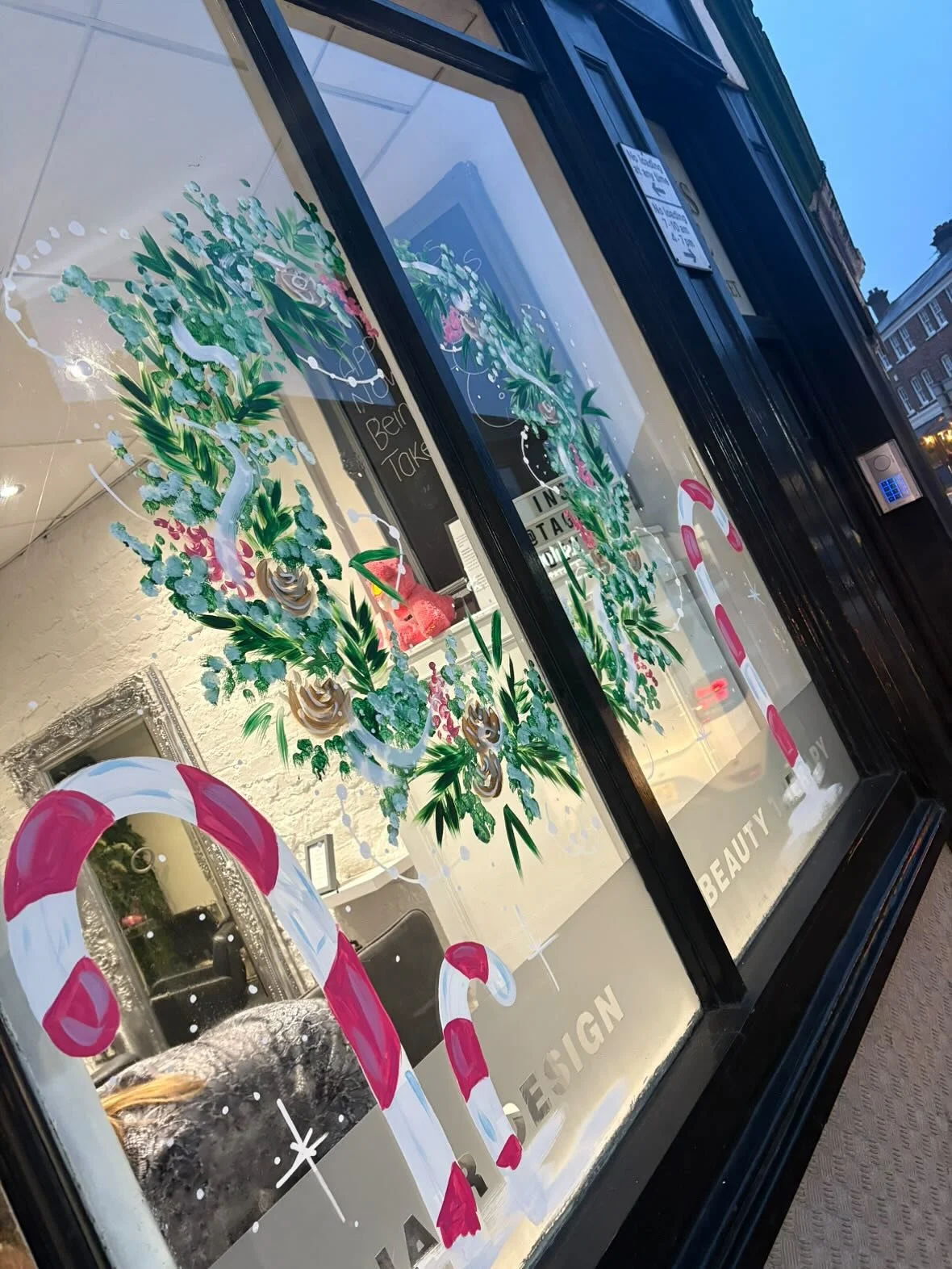 It&rsquo;s beginning to look a lot like... 🎄

The salon is officially in Christmas mode, with a big shout-out to @_sbldesign for the wonderful window artwork 🙌

#ChristmasIsComing #ChristmasShopFronts #ChristmasWindows