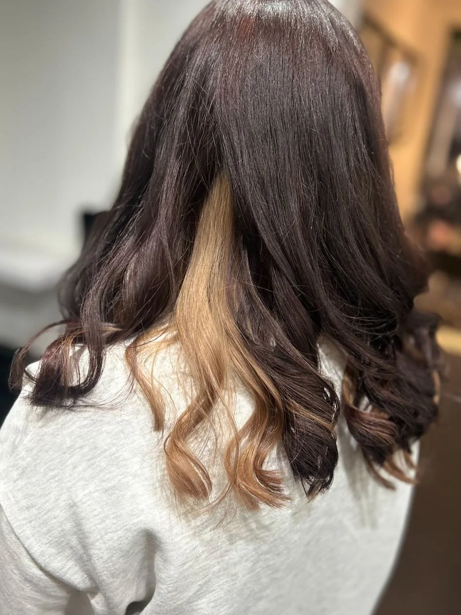 When we turn two years of red box dye into a brunette and blonde peekaboo 💫

#PeekabooHair #RedtoBrunette #BlondeBrunette #HairTransformations