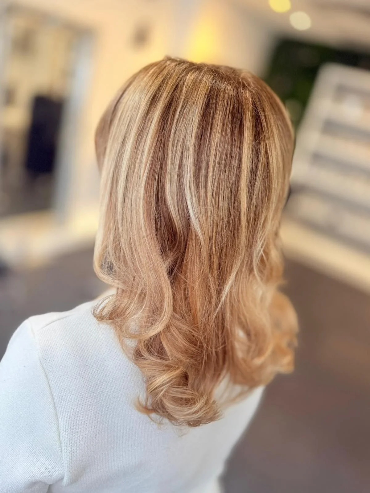 Amazing what a little balayage refresh and cut can do...💫

Swipe for the before 👉

If you are in need of a little winter glow-up the place to head is the Tag Hair salon 👋

#HairGoals #BlondeBalayage #BalayageRefresh #BexleyVillage