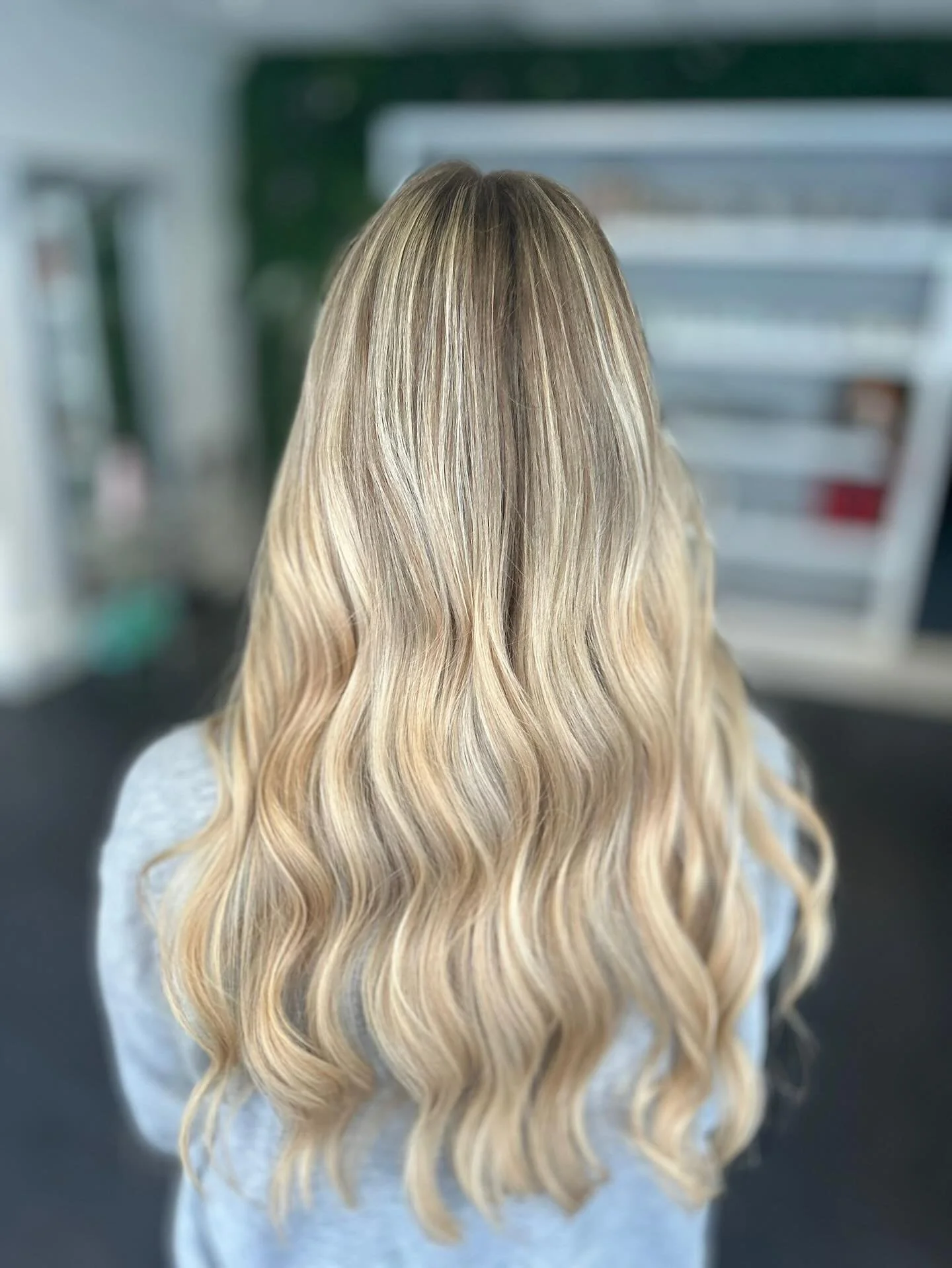 That balayage refresh feeling...💫

A perfect winter pick-me-up!

#BalayageRefresh #BlondeBalayage
