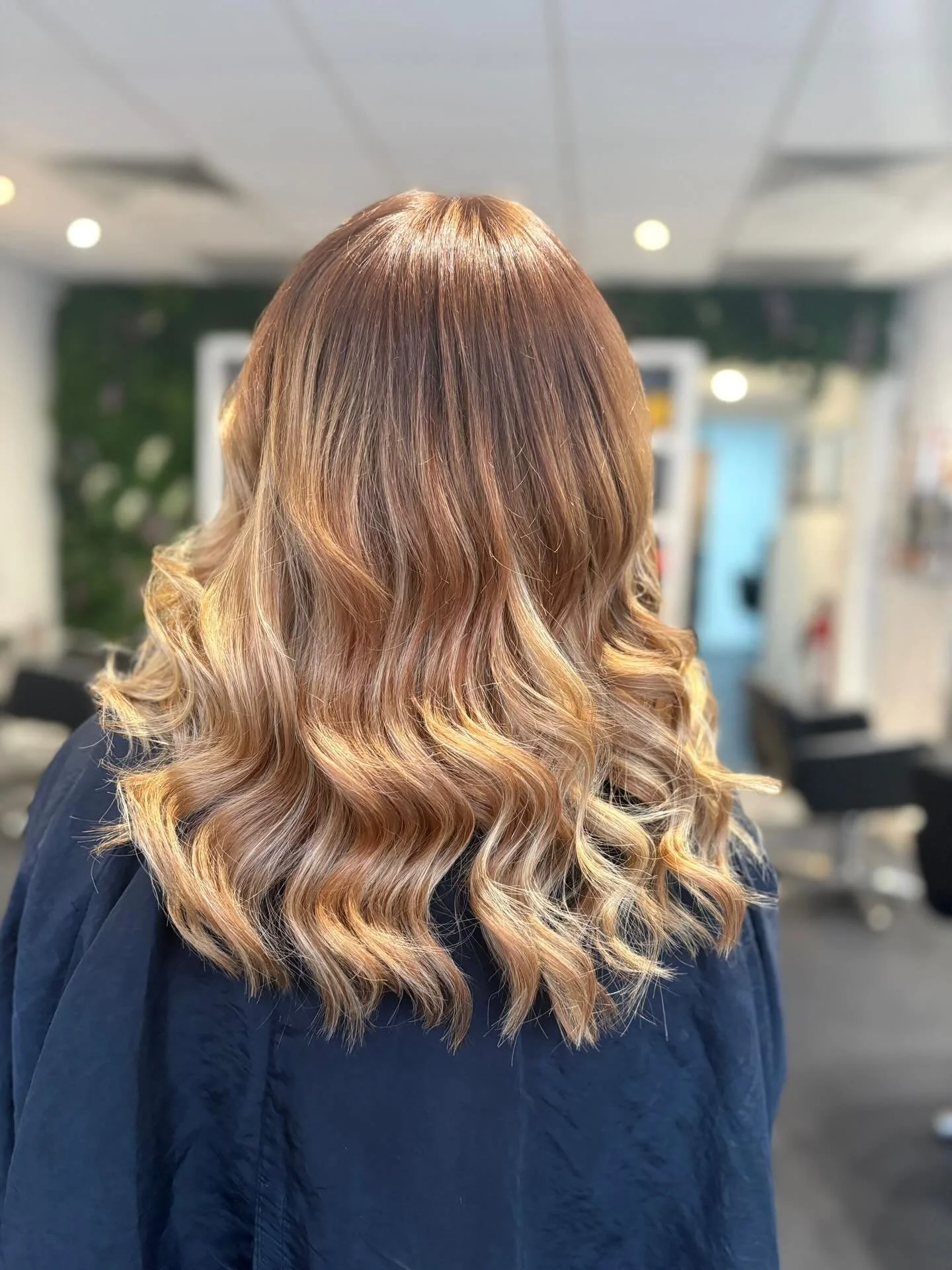 A little copper melt full of shine and texture... 💫

#HairColourTrends #CopperMelt #RedBlondeHairColour #StrawberryBlonde #BexleyHairdressers