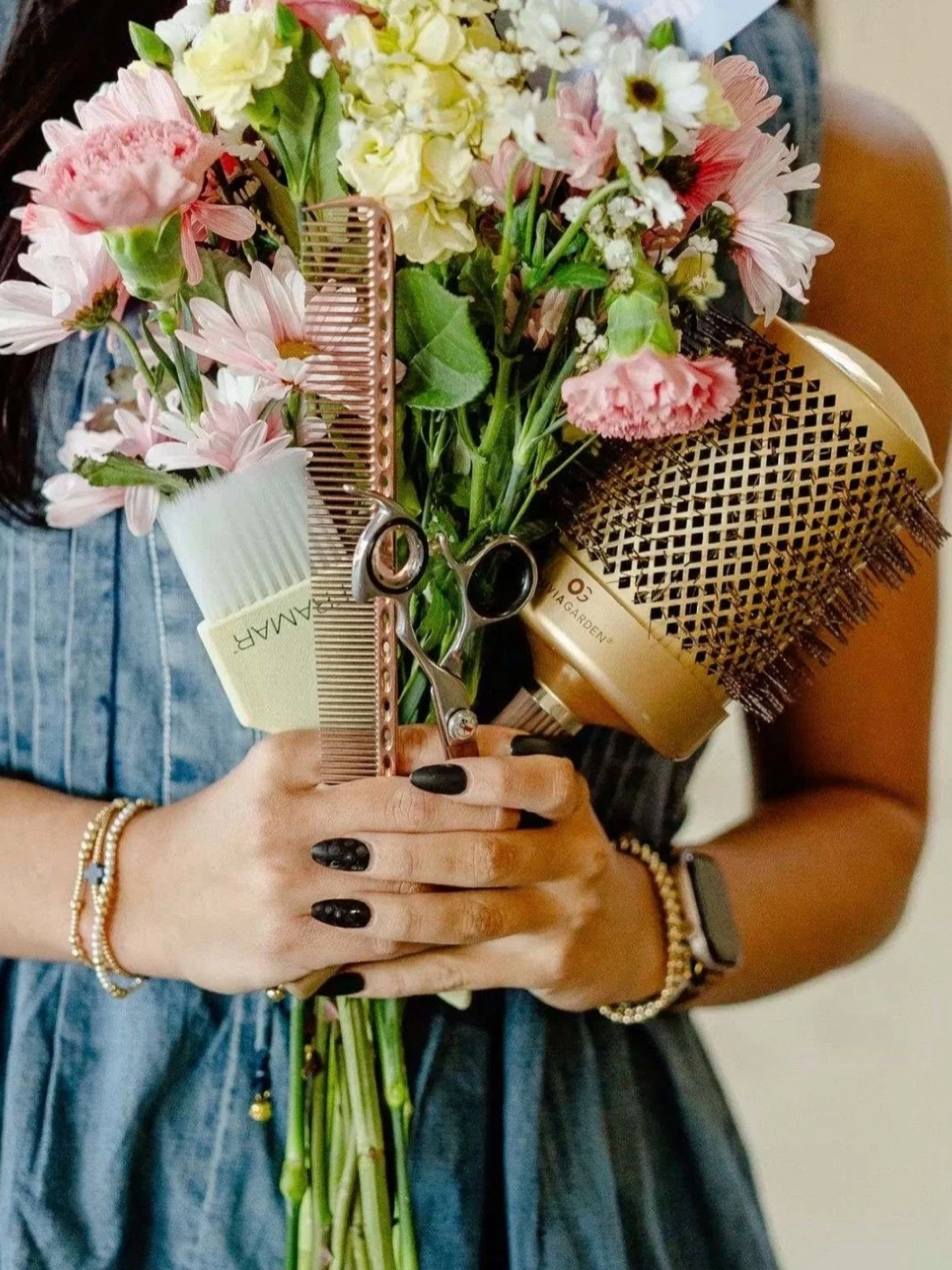 Spring is here&mdash;and the clocks are going forward! ⏰✨
Longer days mean it&rsquo;s the perfect time for a fresh new look 🌸💇&zwj;♀️
Whether it&rsquo;s a trim, colour refresh, or full transformation, we&rsquo;ve got you covered!
Book now and step 