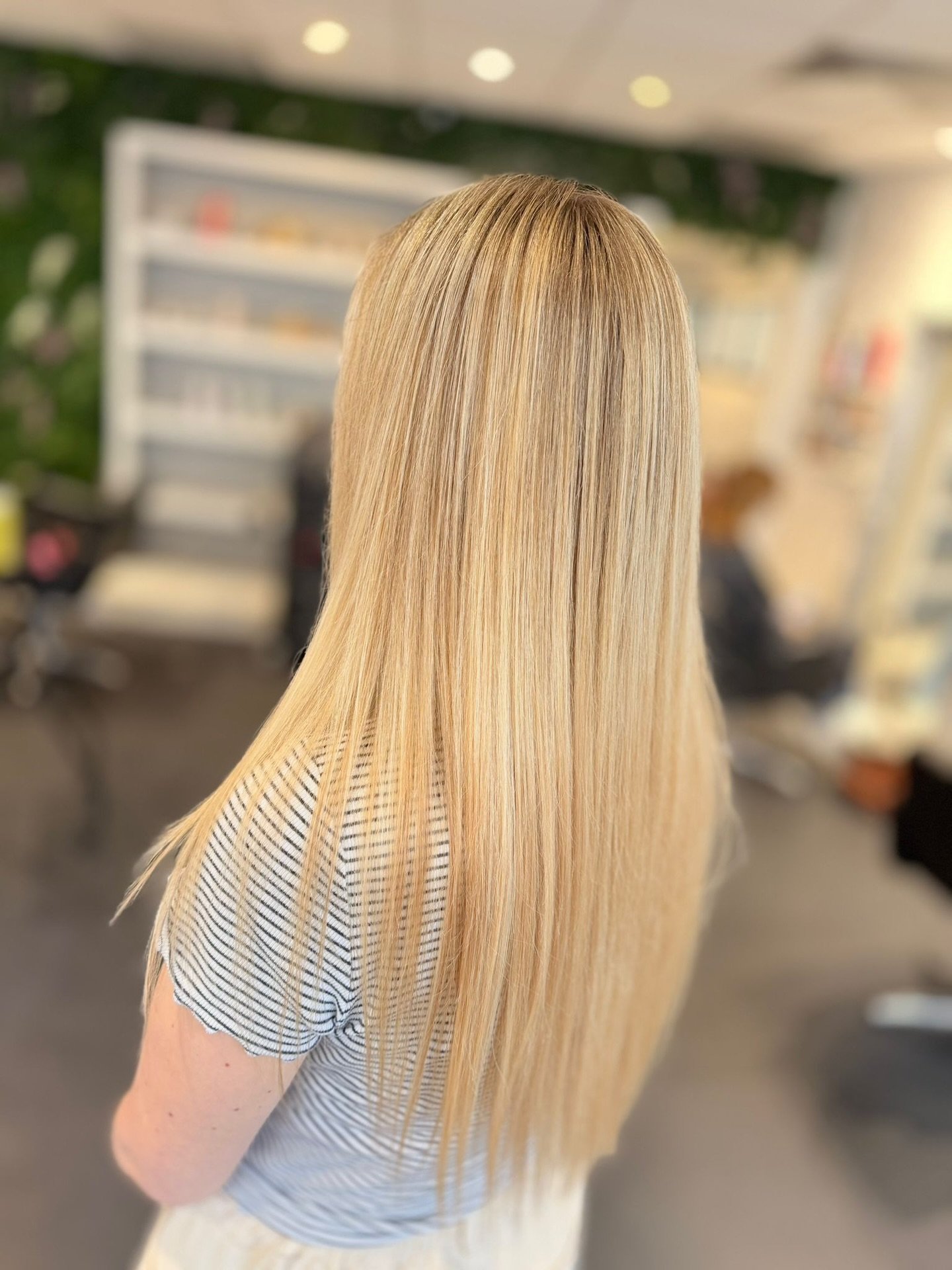 Soft blonde tones + a healthy cut = effortless shine ✨
#taghair #taghairbexley #blondebalayage #blonde #haircut