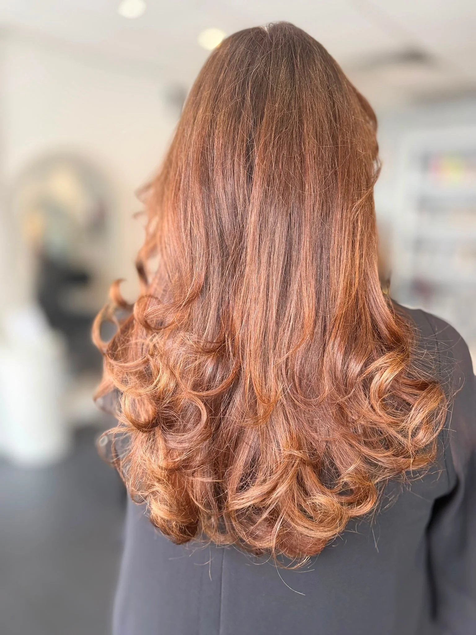 Precision cuts and root perfection🖤.

#taghair #haircut #hairstylist
