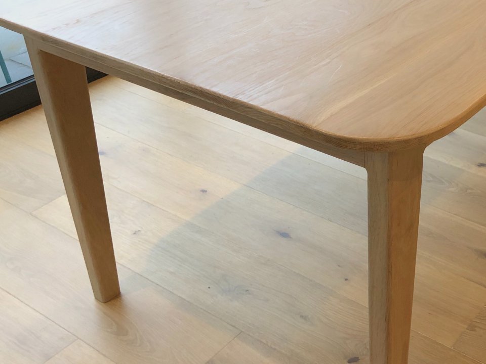 ash-ashtead-oak-table-close.jpg