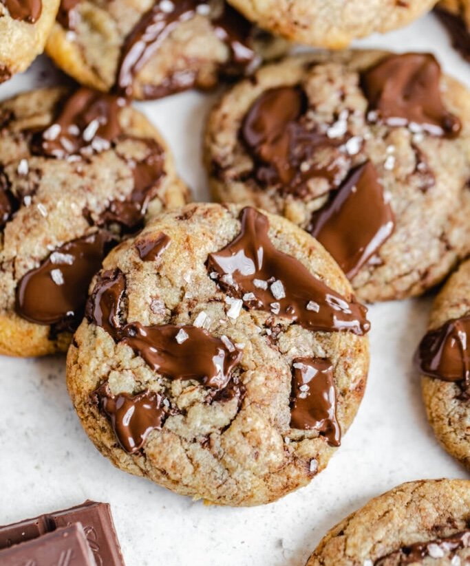 brown-butter-chocolate-chunk-cookies-recipe-queensleeappetit.com-1-683x1024.jpg