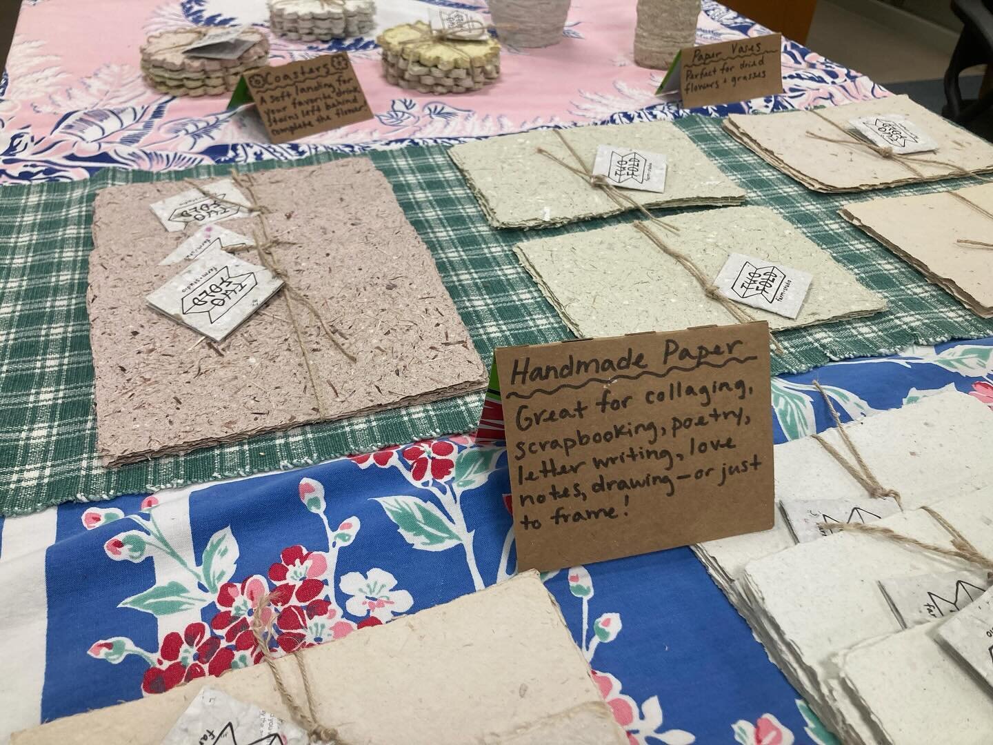 Catch us at the @abingtoncommunitylibrary holiday market today! We are here until 4:00pm with papers made from fennel, carrots, garlic and more!
#handmadepaper #nepaart #abingtoncommunitylibrary