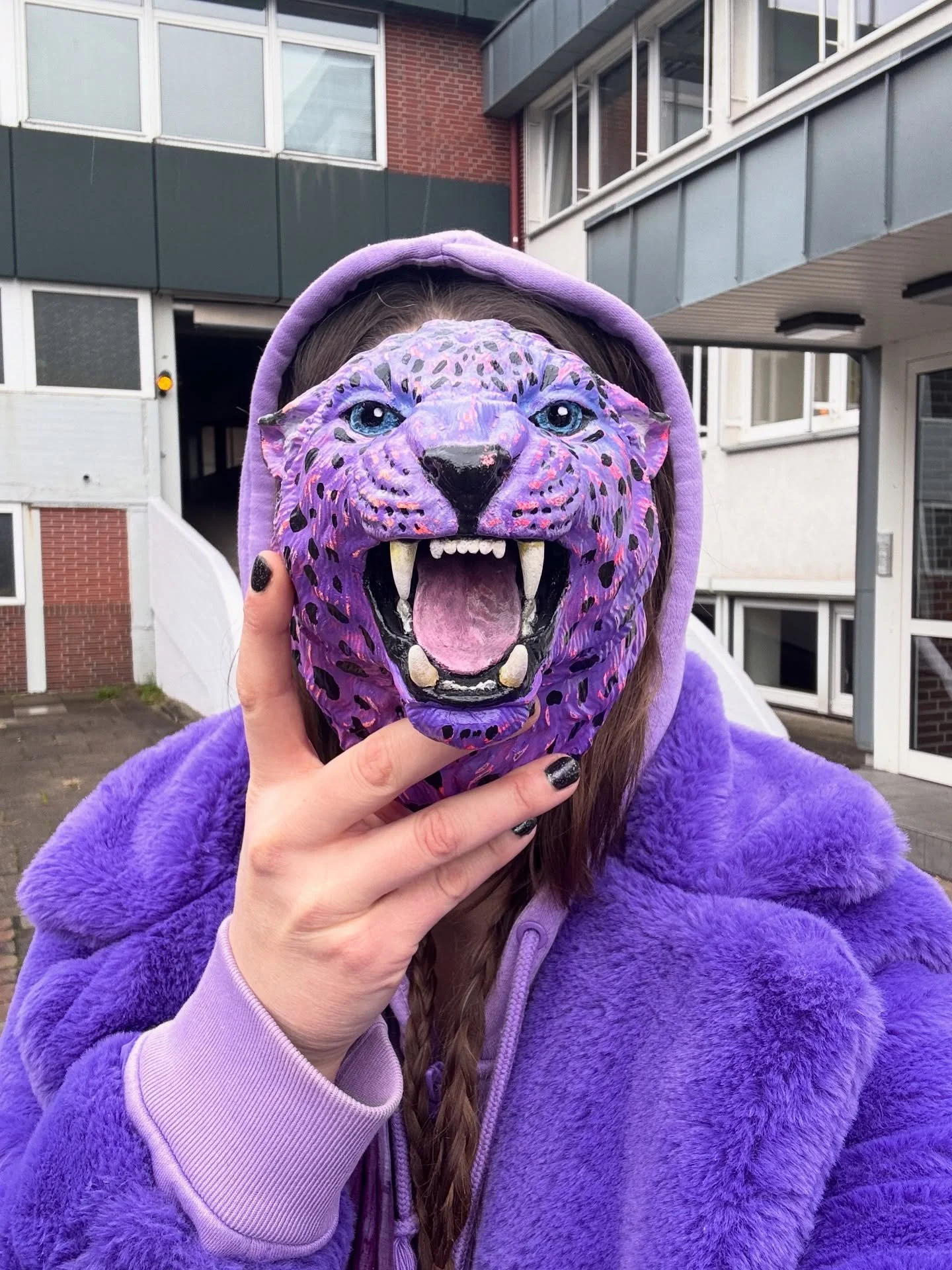 Hi, ich bin Stefanie, super lieb und gef&auml;hrlich einfach zu begeistern f&uuml;r Kunst Side Quests, Trinkets, M&ouml;bel umstellen und H&auml;user Window Shopping auf Immowelt. Au&szlig;erdem liebe ich lila. H&auml;ttet ihr das von mir gedacht?

#