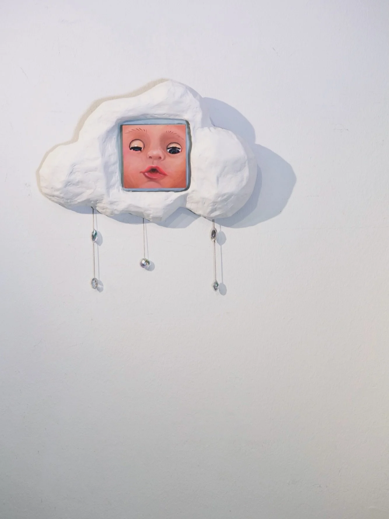 H&auml;h, bist du nicht die Schwester von&hellip; der Teletubby Sonne?

&ldquo;Guck mal, die Wolke sieht aus wie ein Baby&rdquo;, 2026
&Ouml;l auf Holz, gerahmt in Wolke

#kunstkaufen #artexhibitions #femaleart #papermache