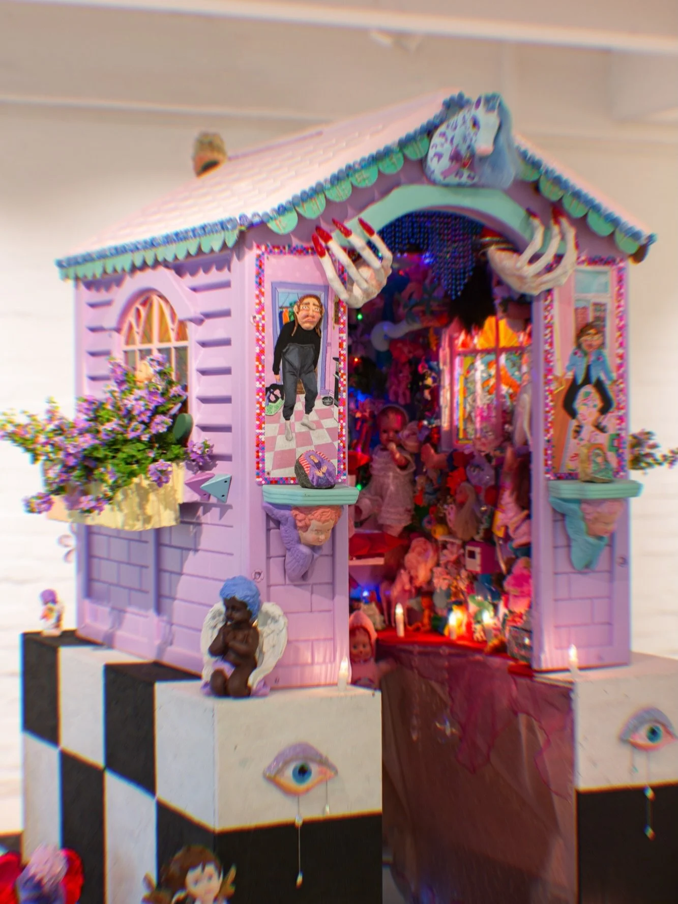Enter, noble travellers, and behold the chapel, where old wonders yet linger and the memories of ages past abide within these sacred halls ⛪️ 

#installationart #bernsteinzimmer #plasticreliquary #recycledart #maximalism