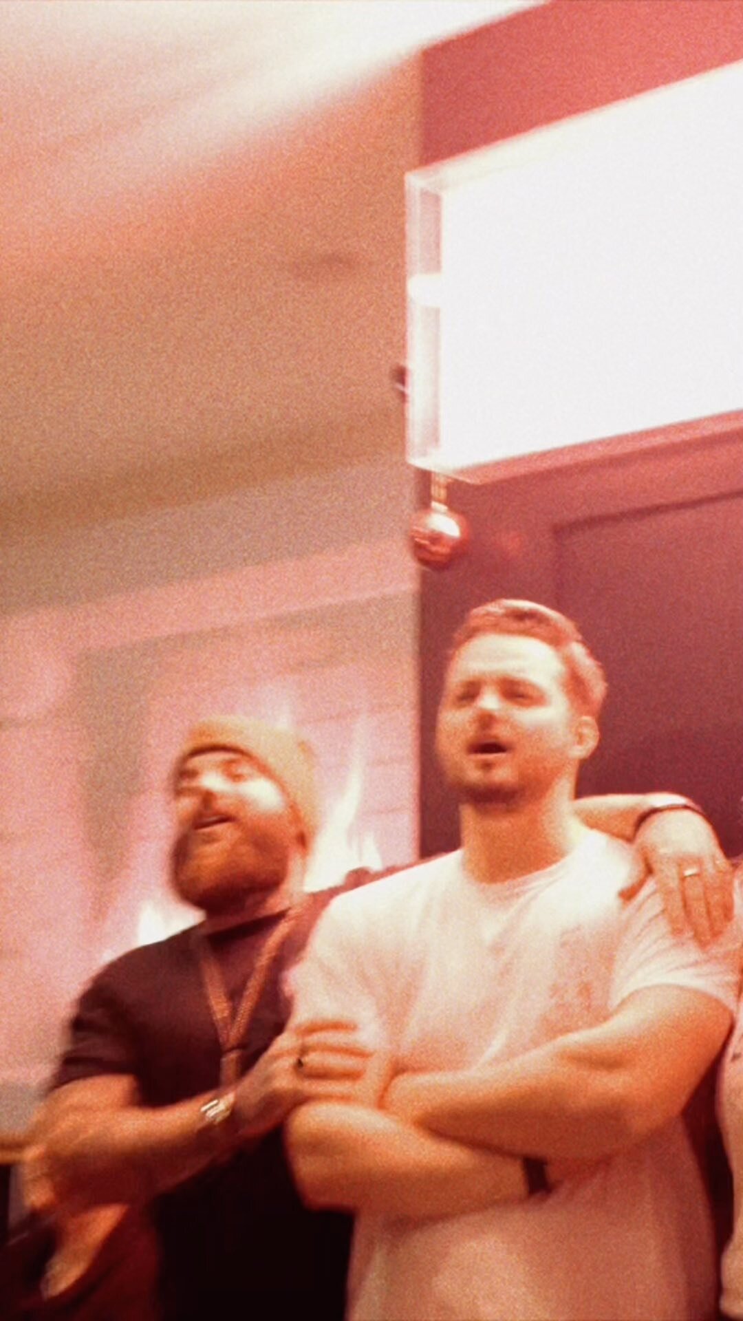 Note to self - always bring backing vocals to an acoustic gig. I should probably pay them at some point…
Music video for August is out now! Link in bio
🎥 @stanleylanefilms