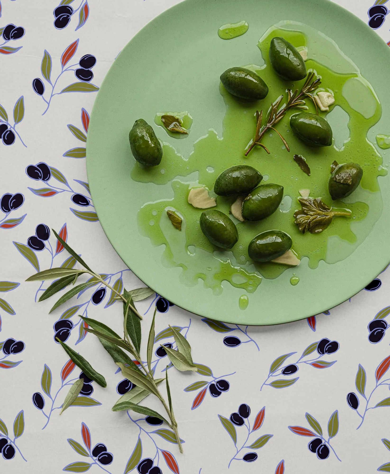 table olives 360floralflaves-7oCFy_nM34o-unsplash copy.jpg