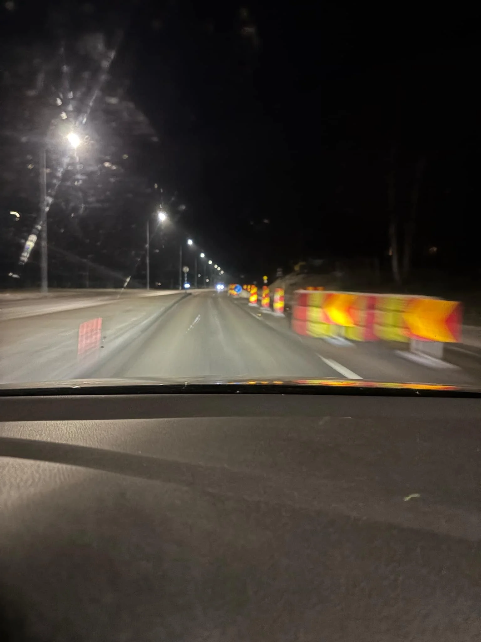 En saknad busshållplats och diken som inte klarar skyfall – därför byggs Ekerövägen om