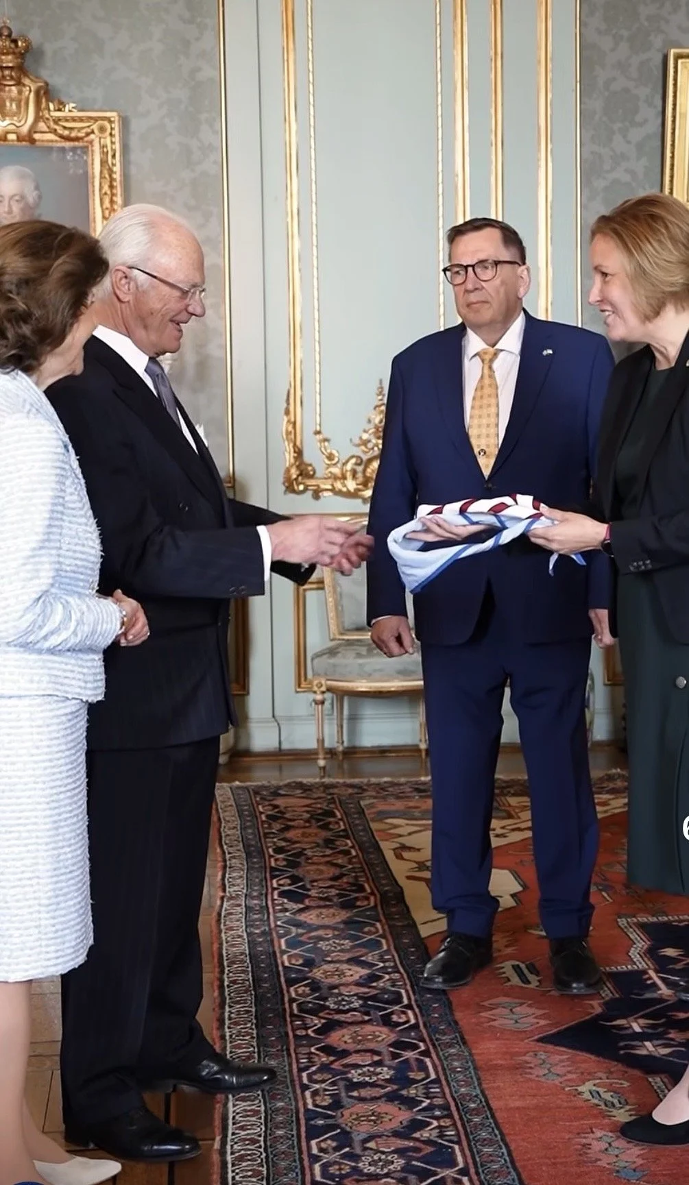 Kungen fick 80‑årspresent från Ekerö kommun