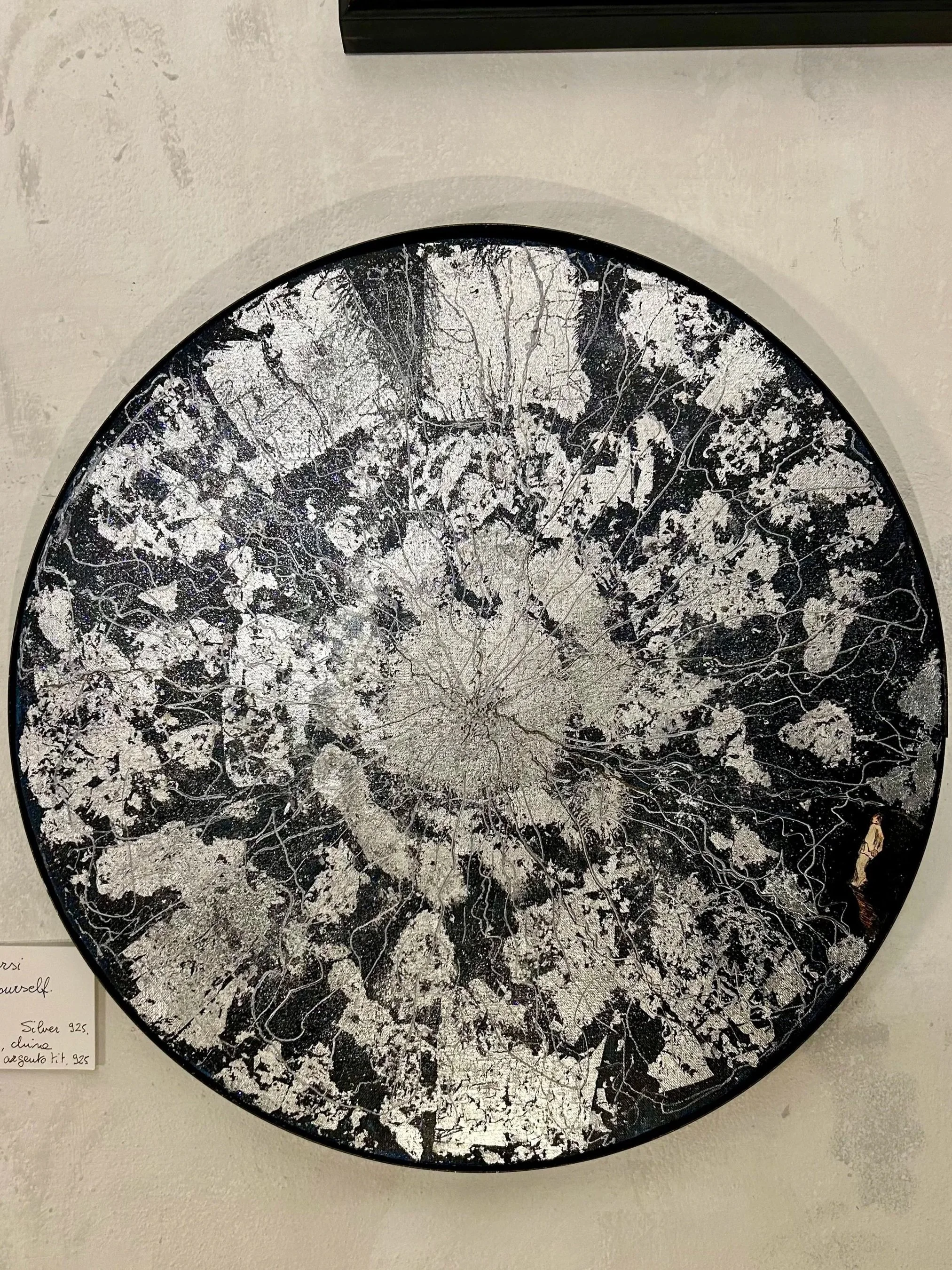 perdersi | carta, china, foglia d'argento, smalti, micca su tela | 2024