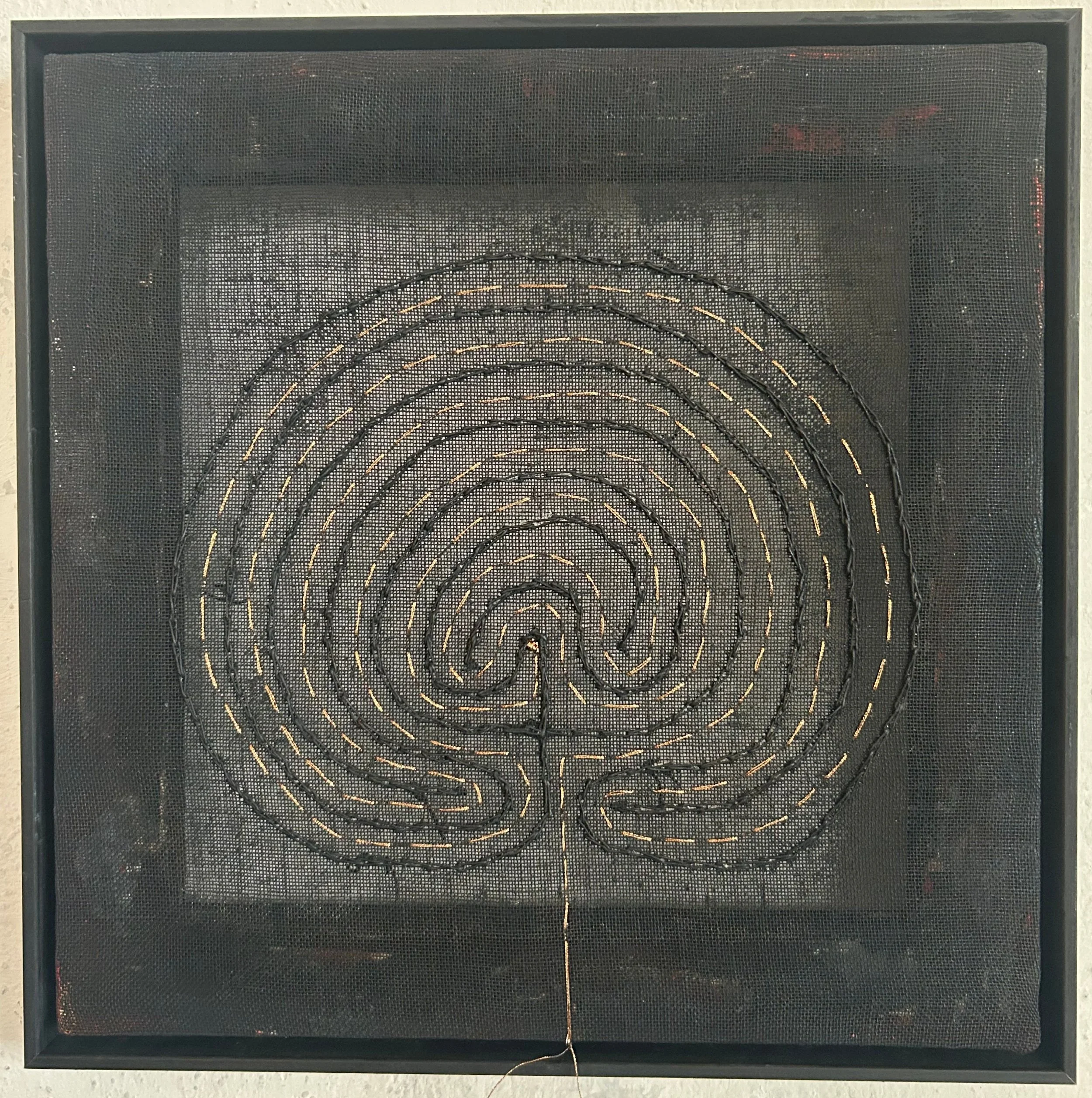 labyrinthus 2 | ricamo con filo di rame su lino, acrilico | 40x40cm | 2026