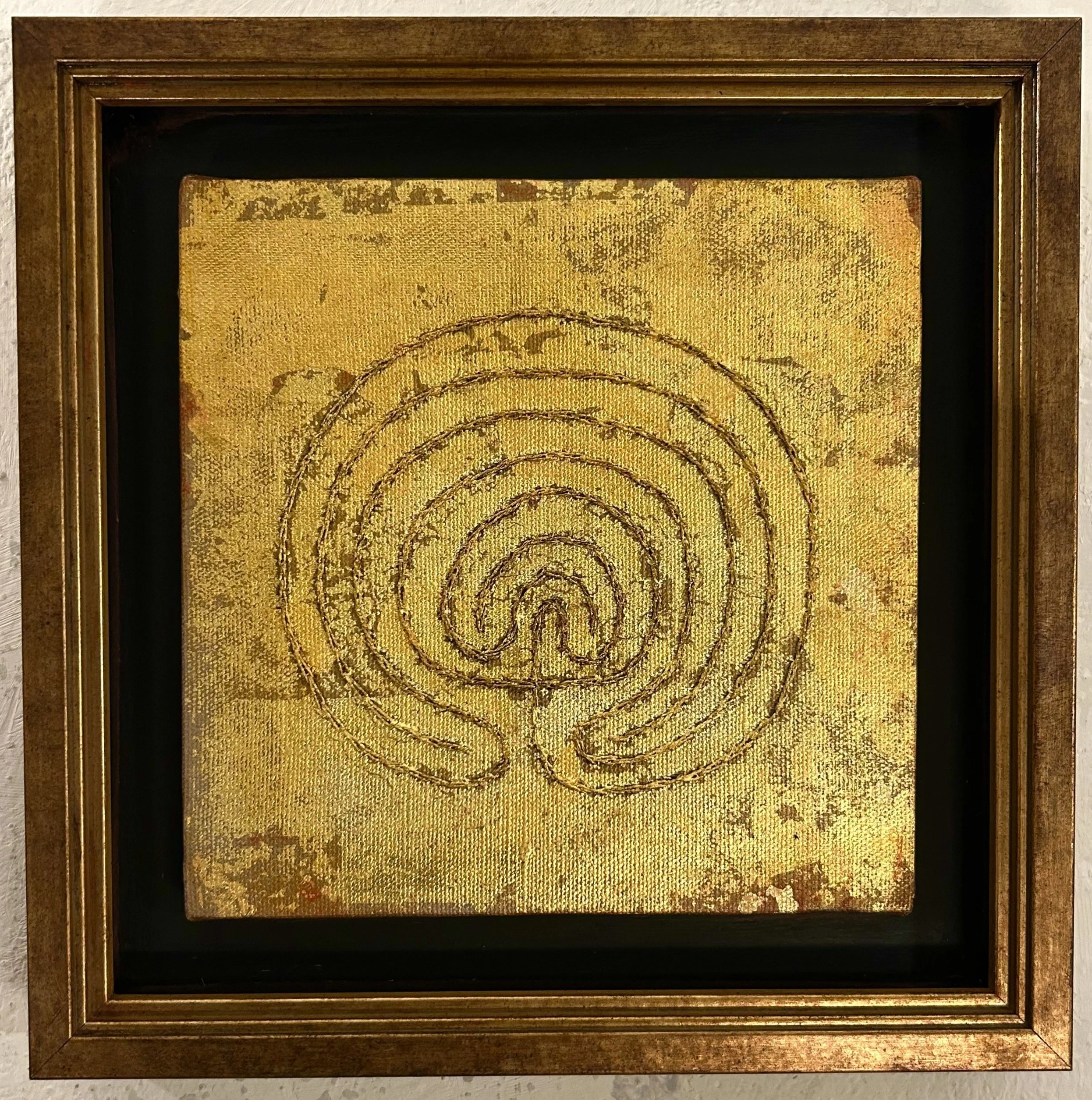 labyrinthus 1 | ricamo su tela di lino e foglia d'oro | 30 x 30 cm | 2026