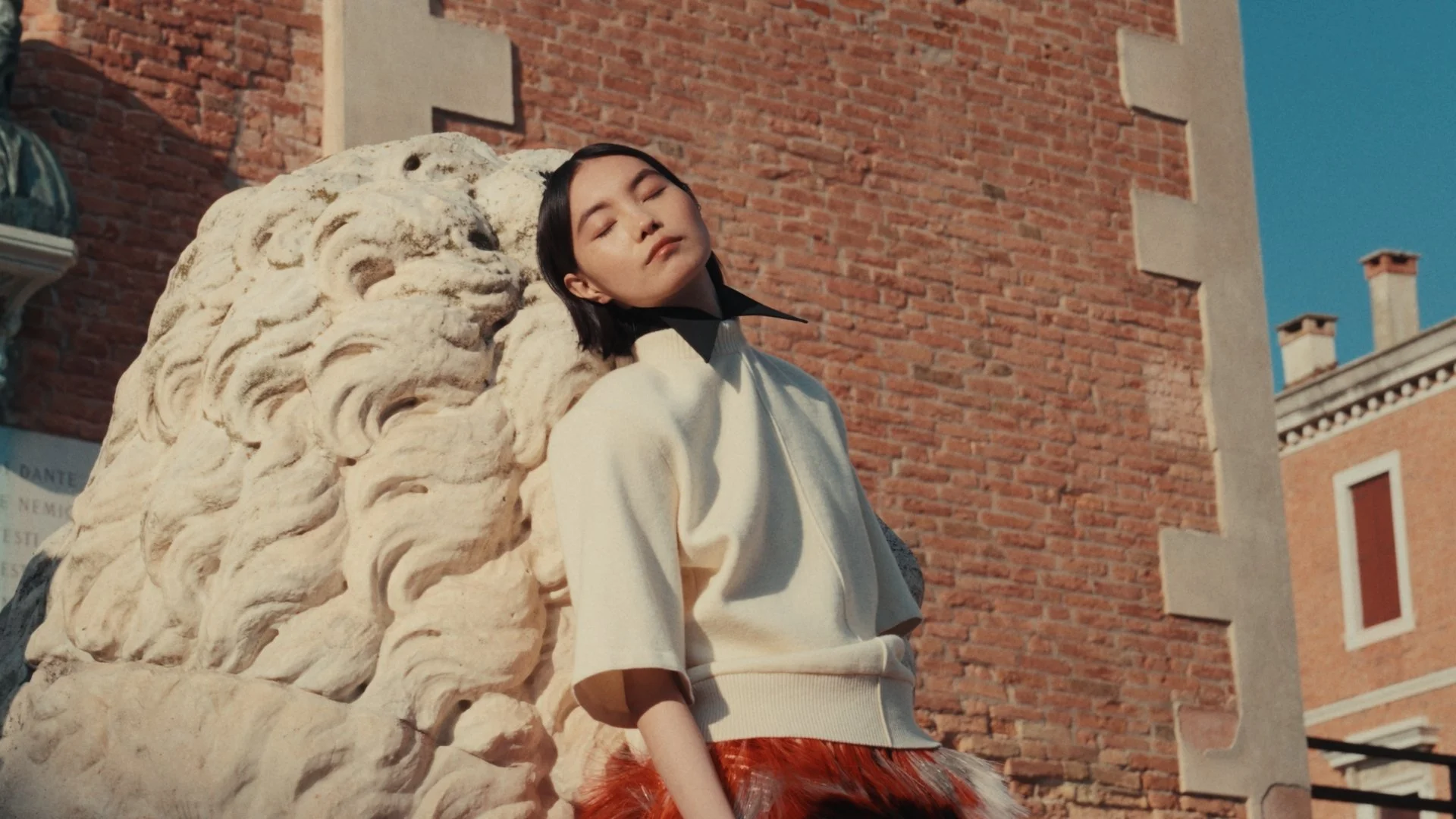 Vogue_PH_Stills_1.57.1.jpg