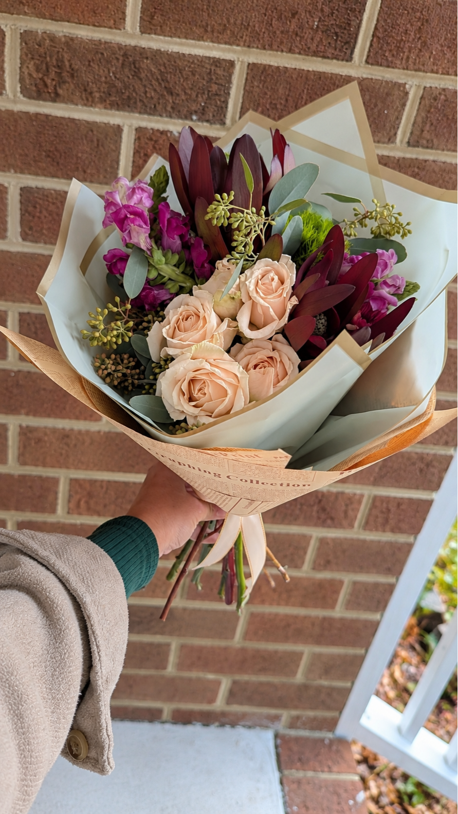 Hand-Held+Blush+Rose+Bouquet+on+a+Brick+Porch.png