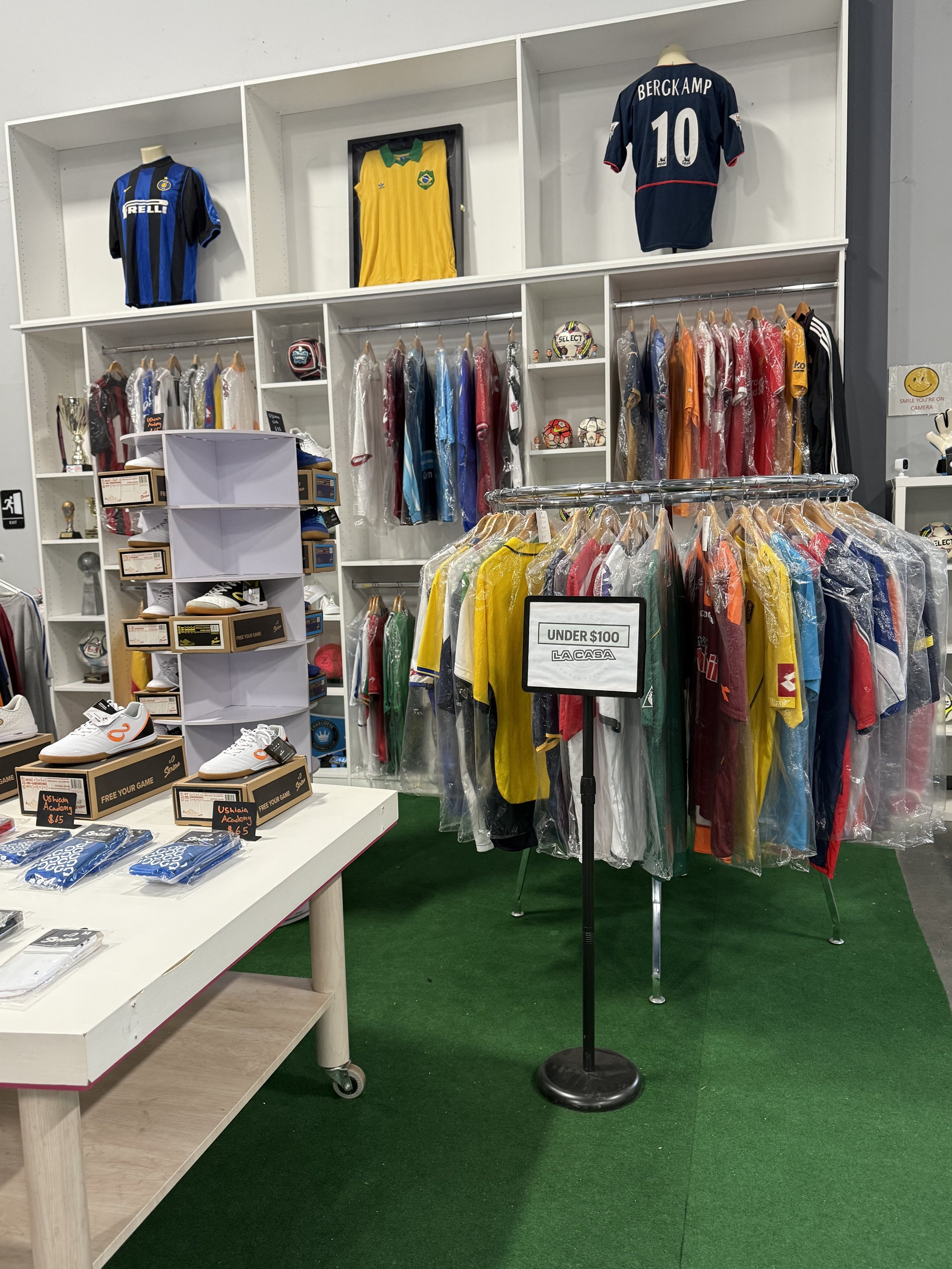 Retro jerseys including Arsenal legend Dennis Bergkamp and all your favorite clubs from around the world Including Thierry Henry French jersey, Inter Milan, Roma, Bundesliga, La Liga, Premier League and more!
