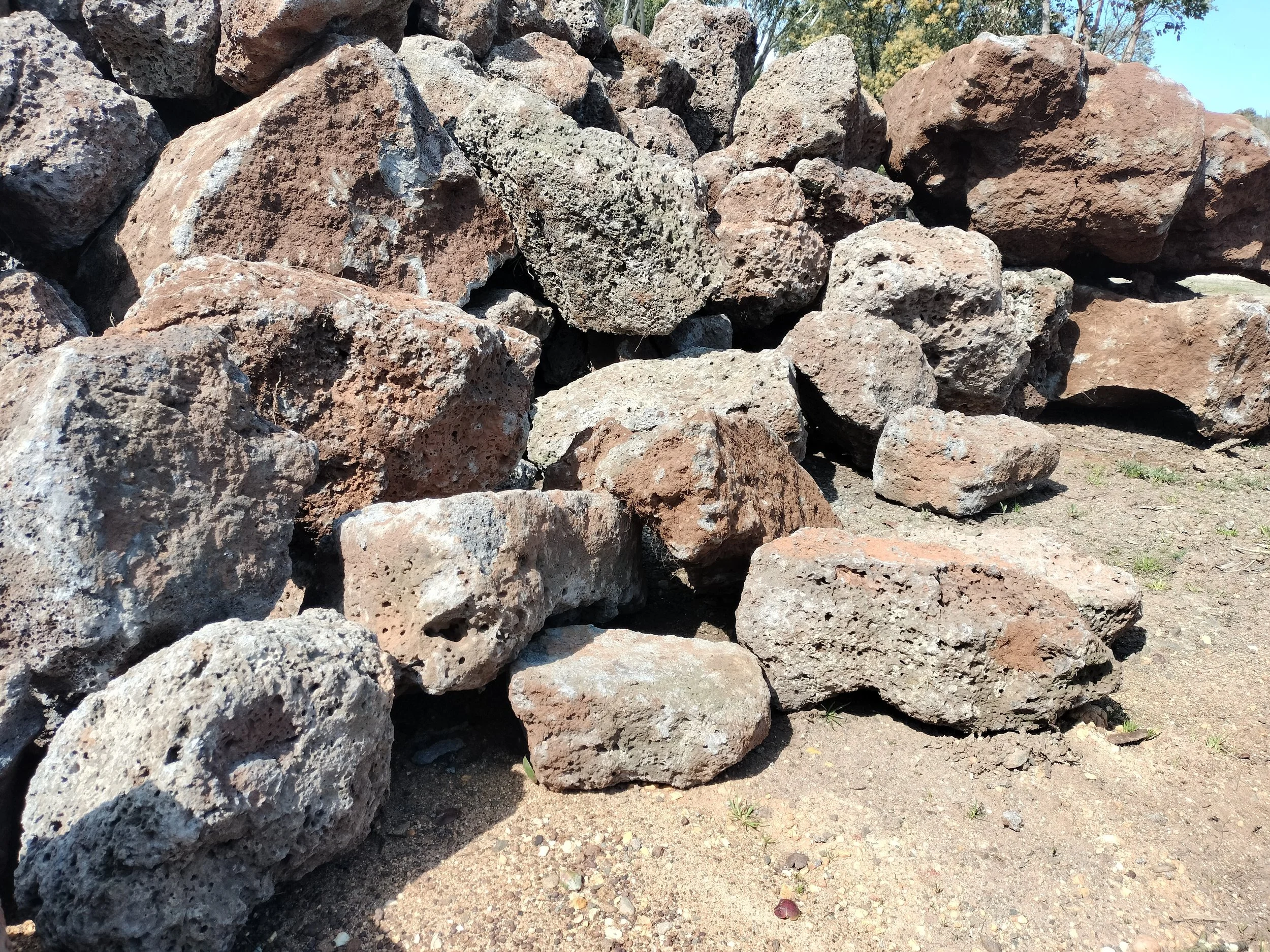 BASALT LANDSCAPING ROCKS