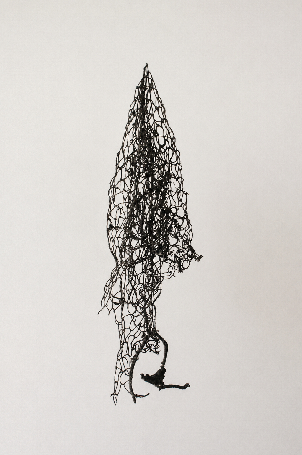 María Elena Pombo // Carlitos, 2024 // Sculpture, Mixed Media, Nylon Fishing Nets, Venezuelan Crude Oil, Brown Algae Extract, Glycerin, and Water // 91,4 x 91,4 x 60,9 cm