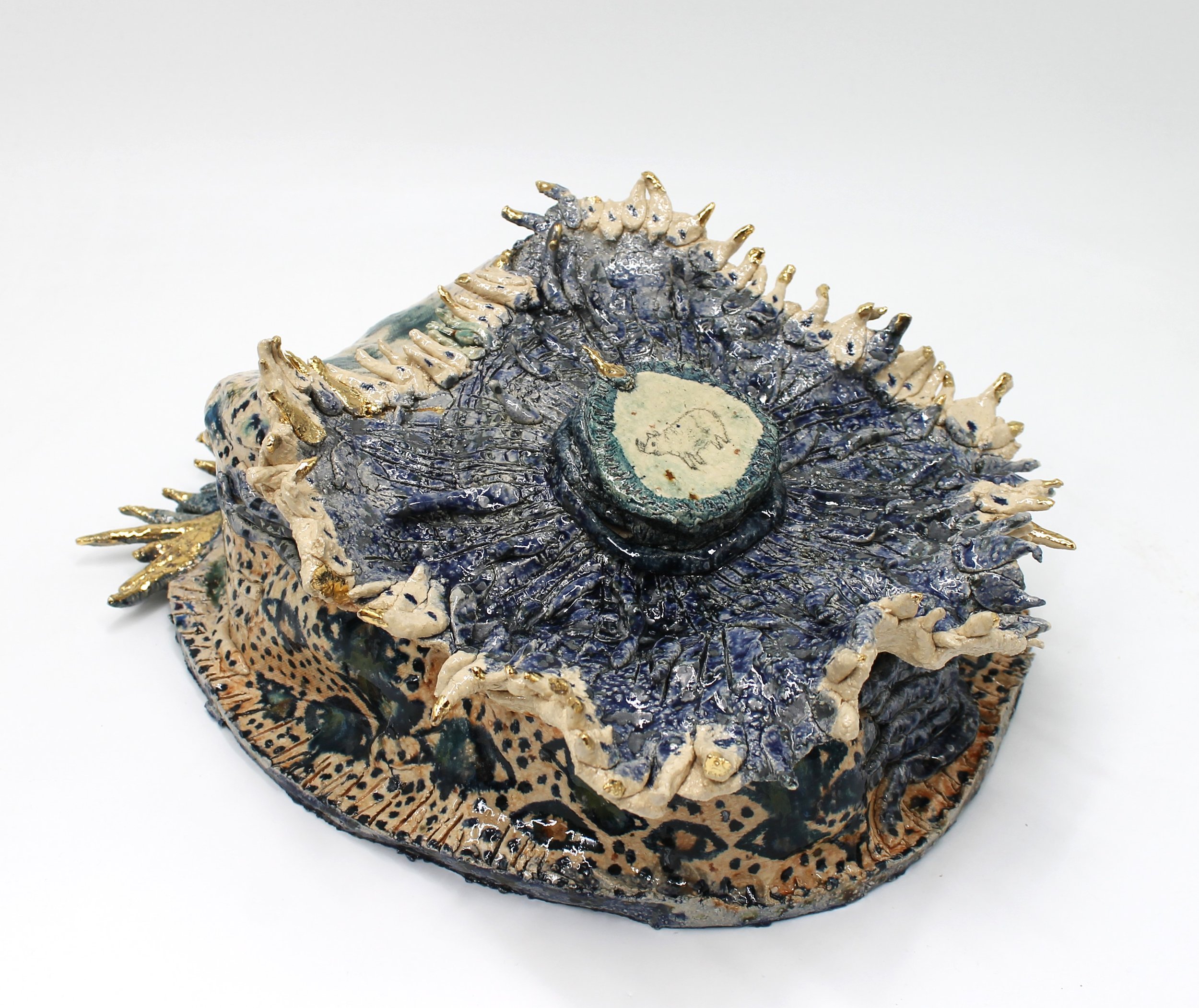 Samuel Sarmiento // Ganda, el rinoceronte 2024// Glaze and gold lustre on stoneware//34 x 48 x 9 cm 