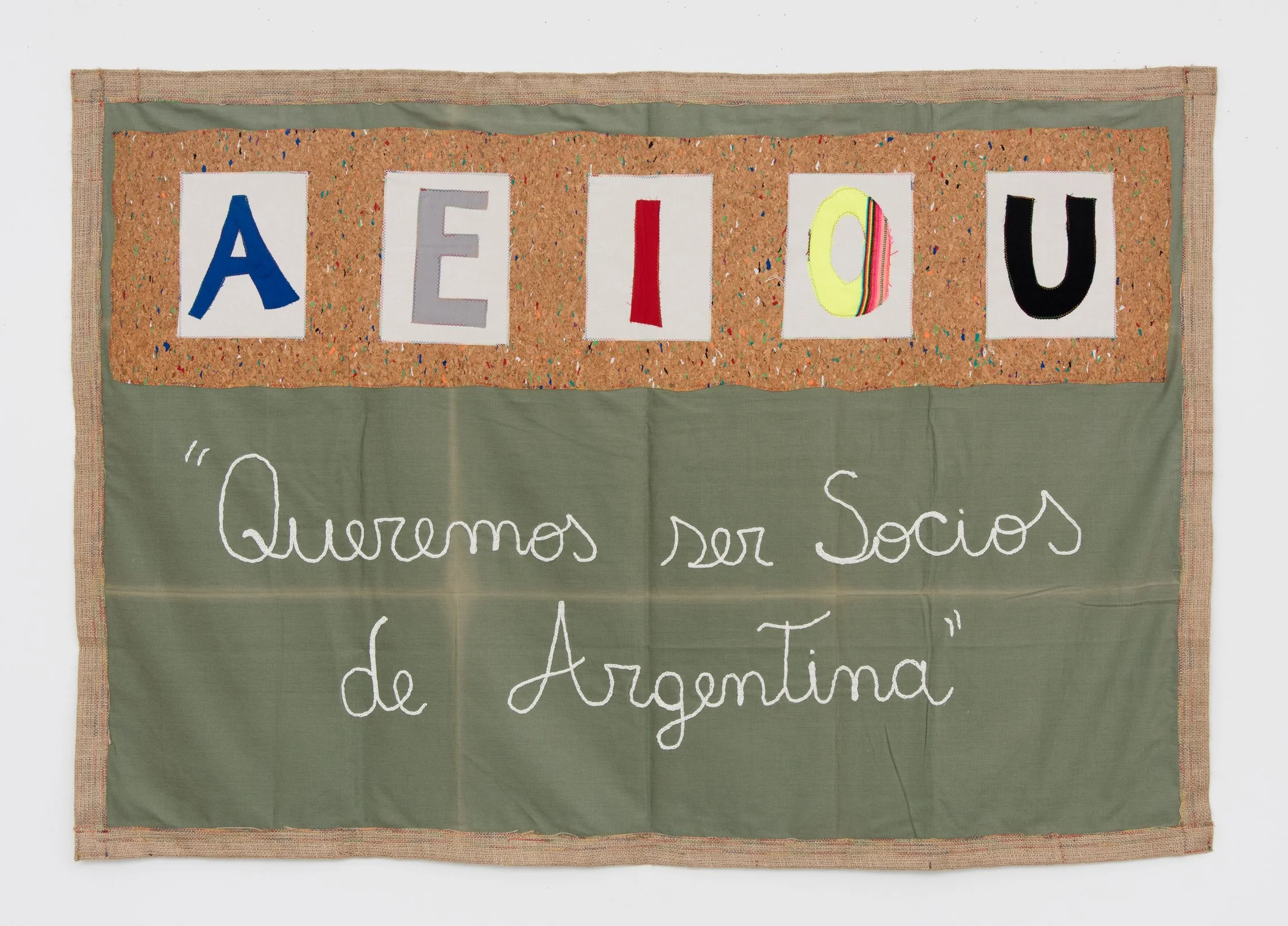 10. AEIOU. Tela corcho arpillera hilo. 150 x 105 cm. 2018 WEB.jpeg