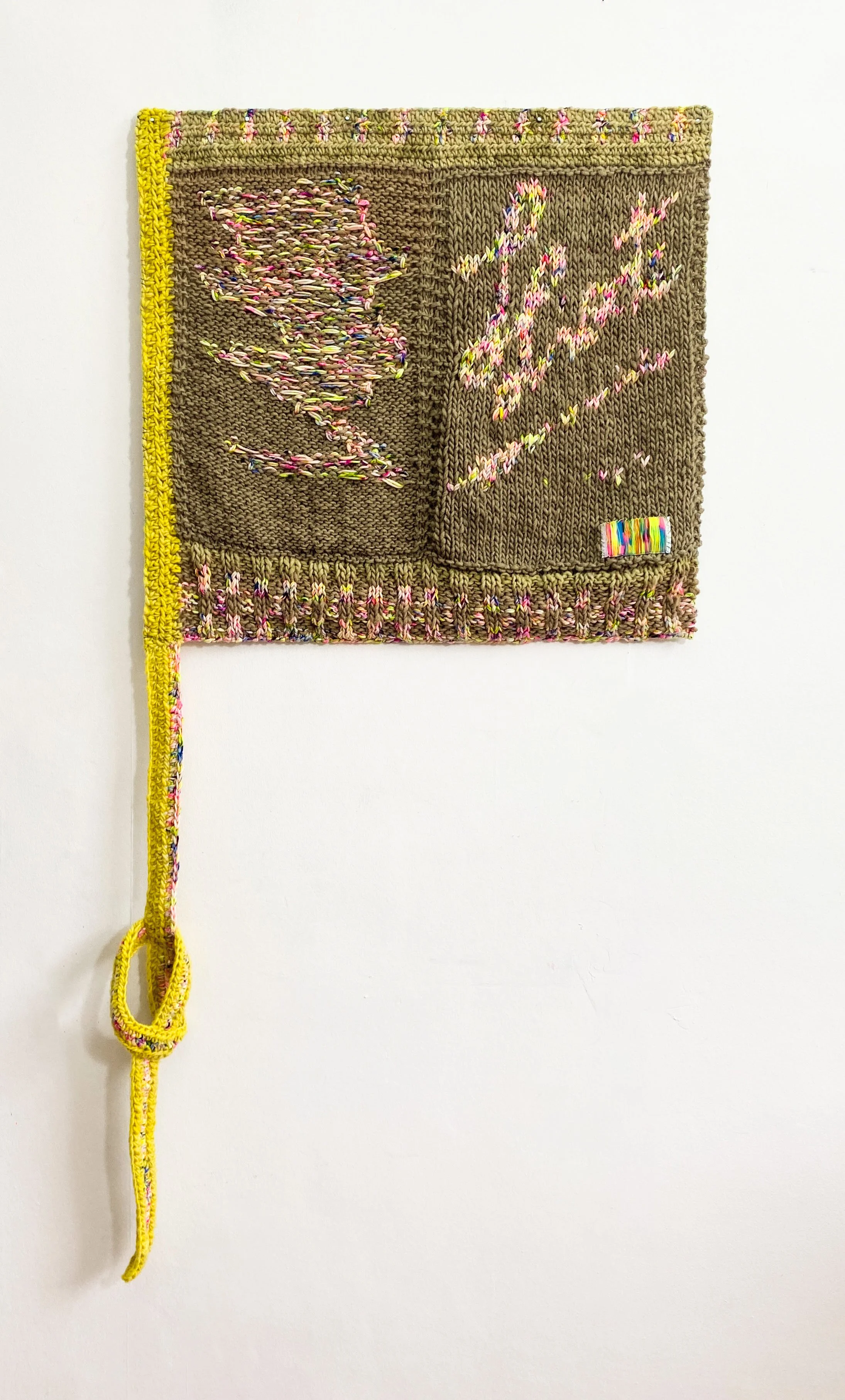 Firma con nudo, 2026 // Wool, canvas and steel eyelets (Knitting and crochet. Hand-sewn) // 54 x 64 x 3 cm