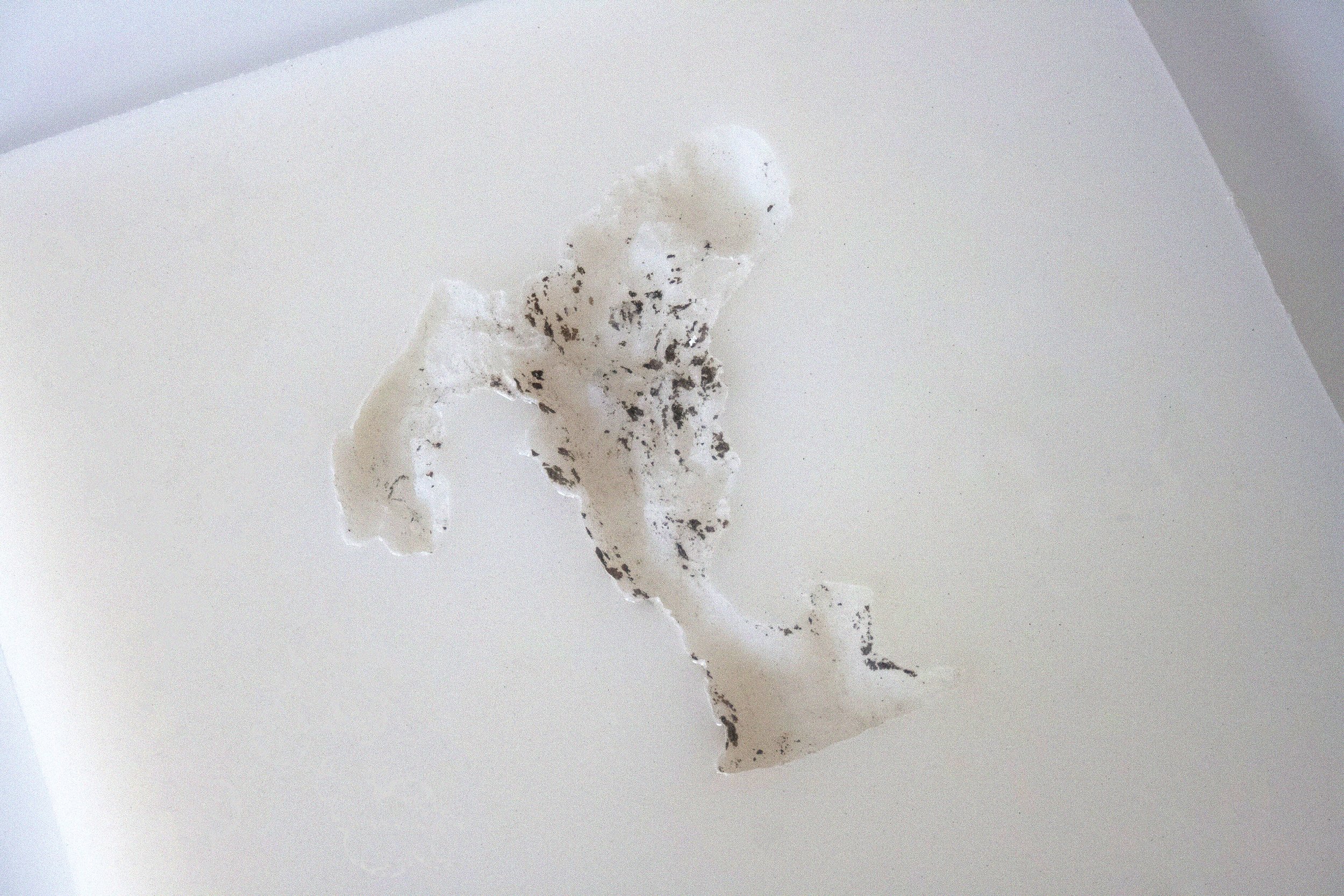 Inverting I, Silicone 2024 // Silicone // 40x40x3 cm