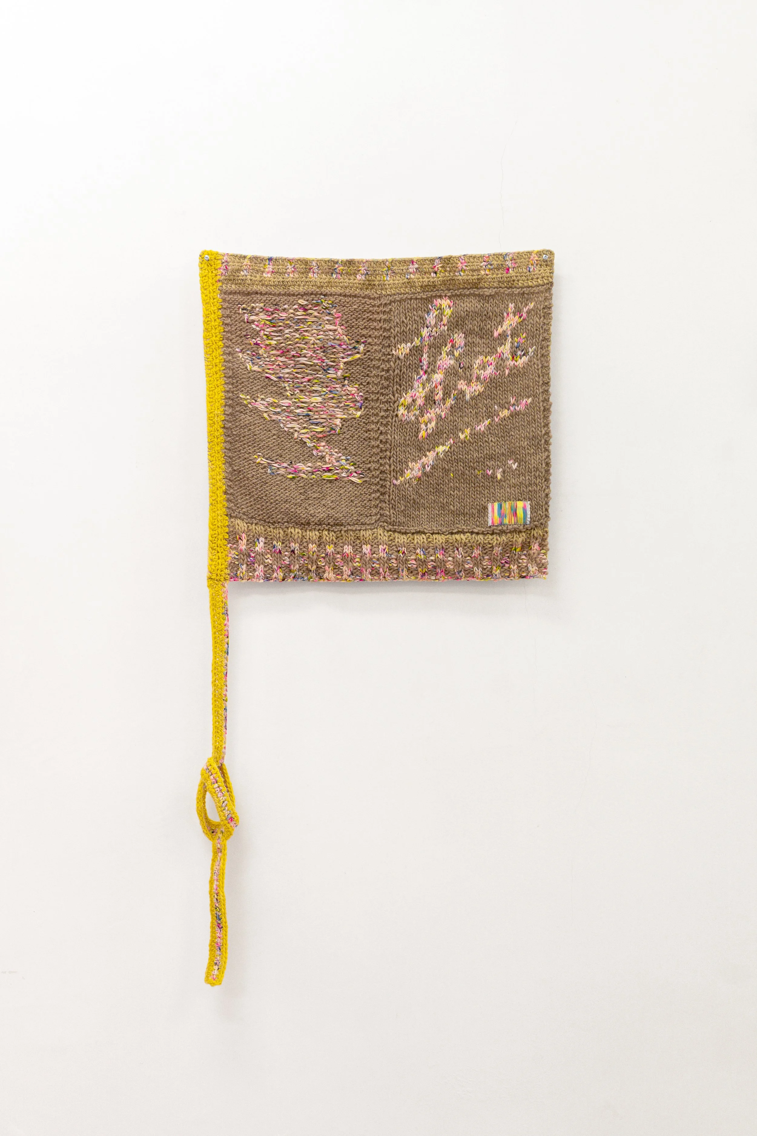 Firma con nudo, 2026 // Wool, burlap and steel eyelets (Knitting and crochet. Hand-sewn) // 24 x 60 x 3 cm
