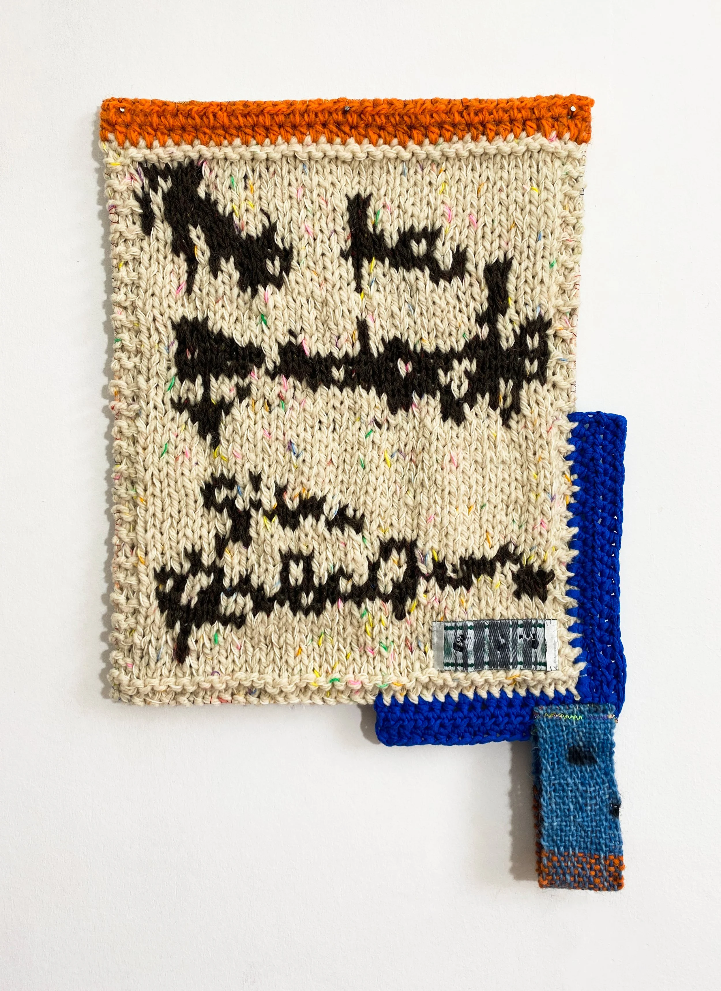 Me he quedado sin palabras, 2026 // Wool, canvas and steel eyelets (Knitting, loom weaving and crochet. Hand sewing) // 64 x 41 x 3 cm

