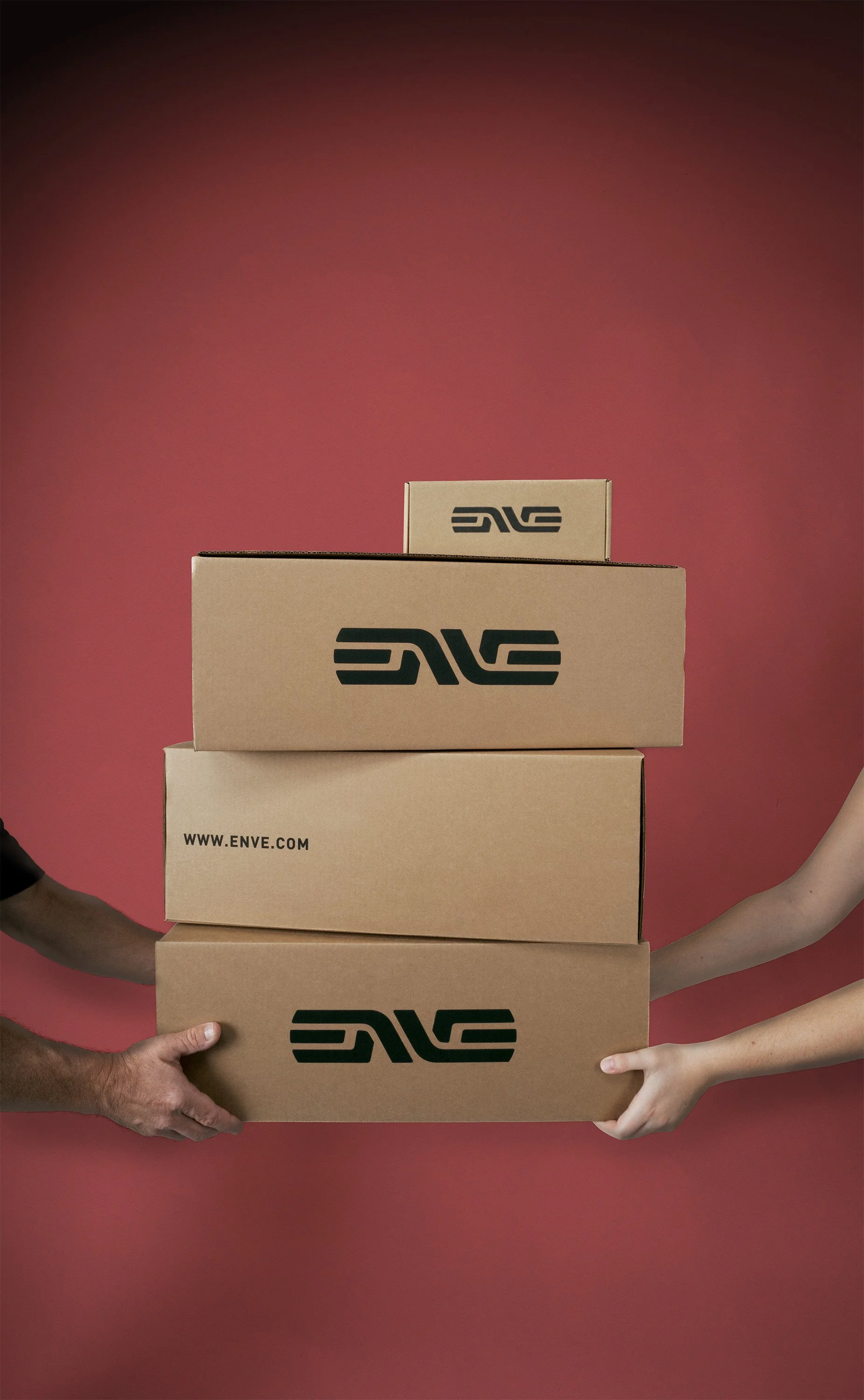 ENVE_HolidayGiftGuideStudio_-4762.jpg