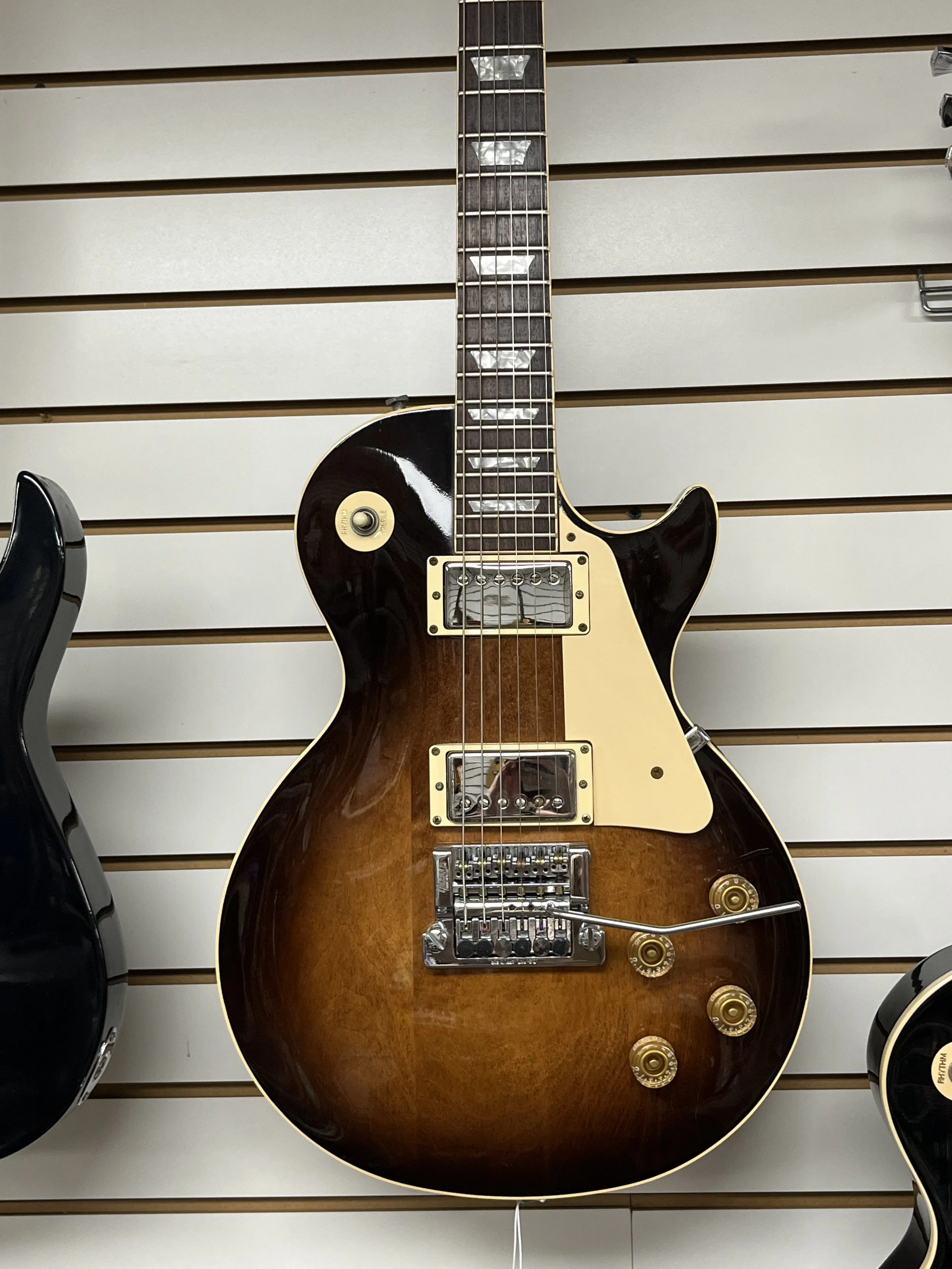 1983 Gibson Les Paul Standard - FACTORY KAHLER TREMOLO! with chainsaw case $2,999.99