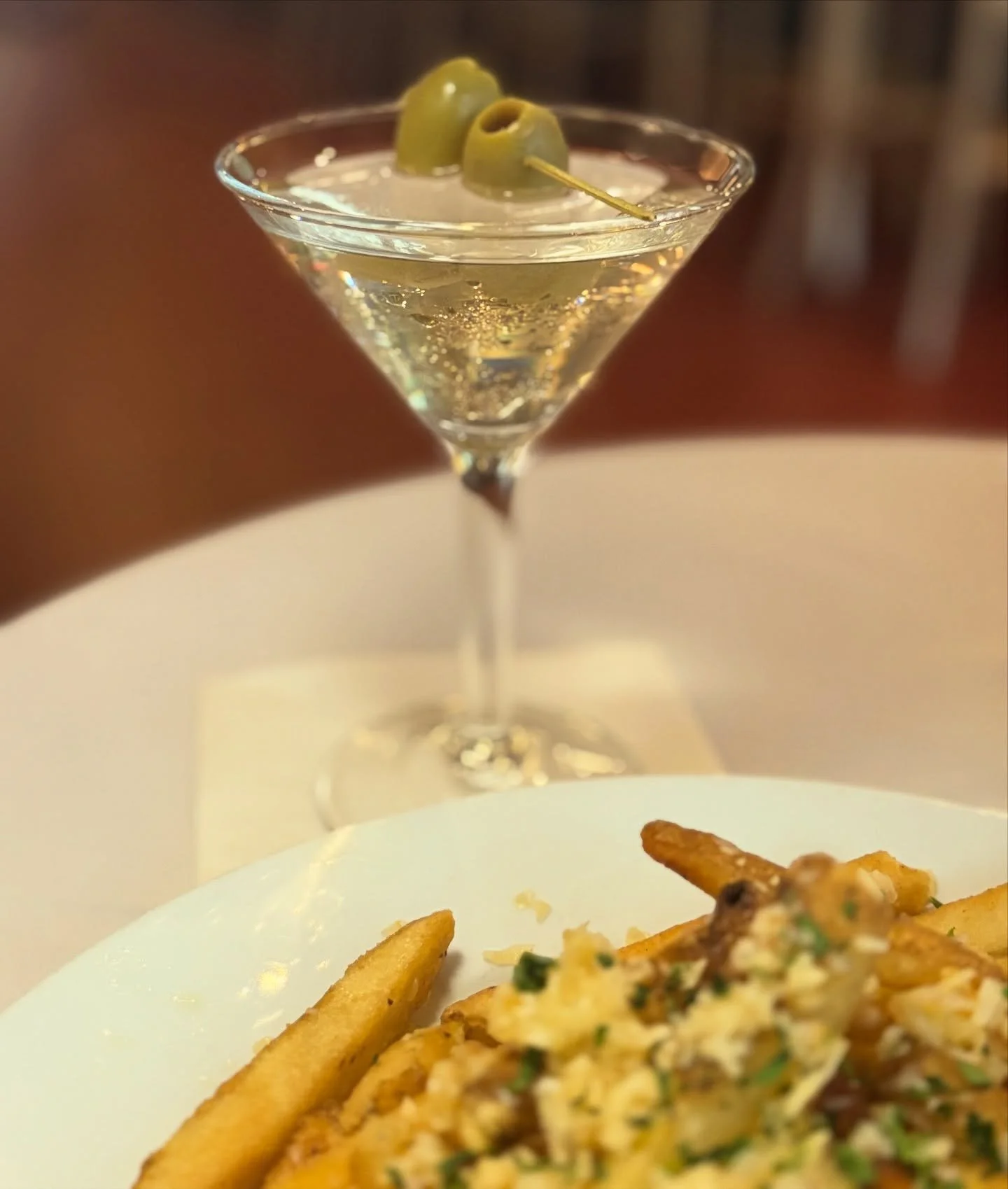 It's a Martini kind of Monday🍸When our craft cocktails are served with an ALL day Happy Hour price on Mondays & Tuesdays✨
Featured alongside our Lobster Roll with Truffle Fries🤌
.
.
.
#happyhour #hobesoundflorida #hobesoundfl #treasurecoastfood