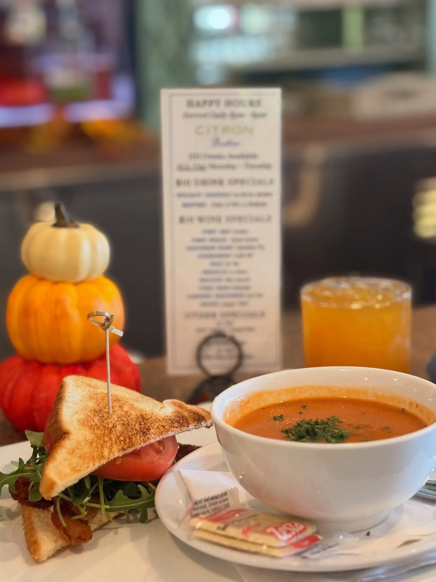 🍁Come join us for lunch and take advantage of our You-Pick-Two special for $15 available Monday through Saturday 11am-3:30pm✨Our You Pick Two of choice today: our Classic BLT & Tomato Basil soup du jour and Bitter Bliss cocktail🥂
.
.
#citronbis