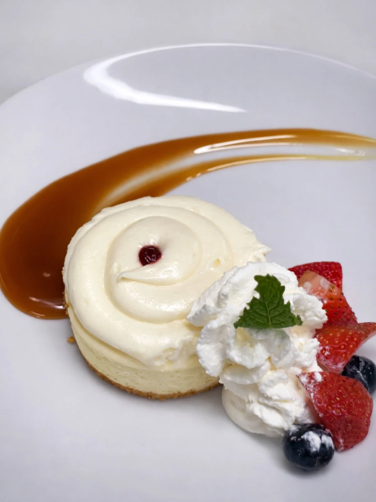 Some desserts are worth the wait.🤌
Our Key Lime Cheesecake with raspberry pur&eacute;e &amp; cream cheese frosting has become a local favorite for a reason. 🍰🍋
.
.
.
#treasurecoastfoodie #keylimecheesecake #hobesoundflorida #hobesound