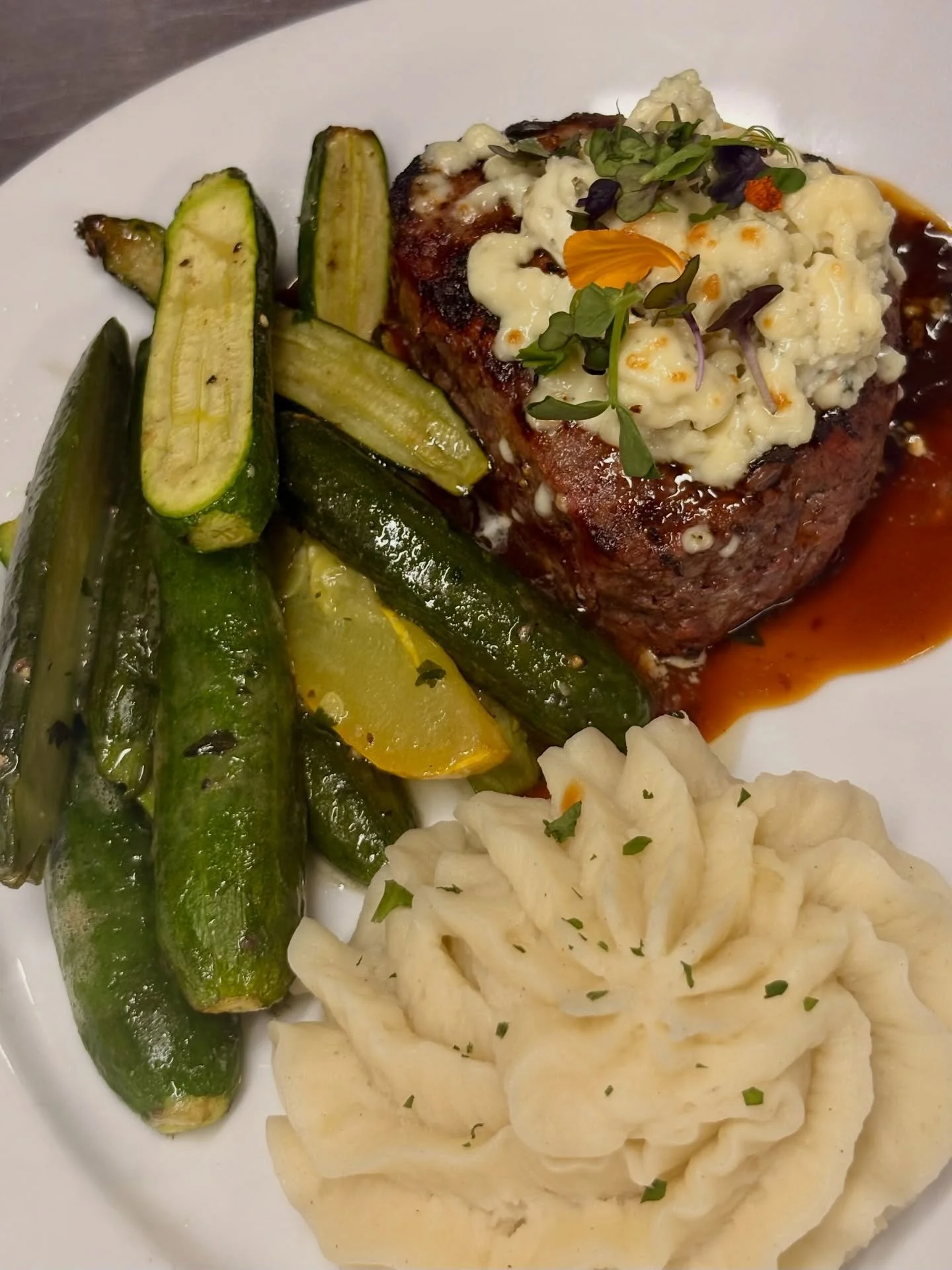 Just a litte somethin' to get your tastebuds going🤌
Our 6 oz Blue Cheese Crusted Petite Filet Mignon with Garlic Mashed Potatoes, Roasted Zucchini &amp; Squash, and a Mushroom Demi Glace✨Available for dinner nightly from 4-9pm.
.
.
.
#filetmignon #t