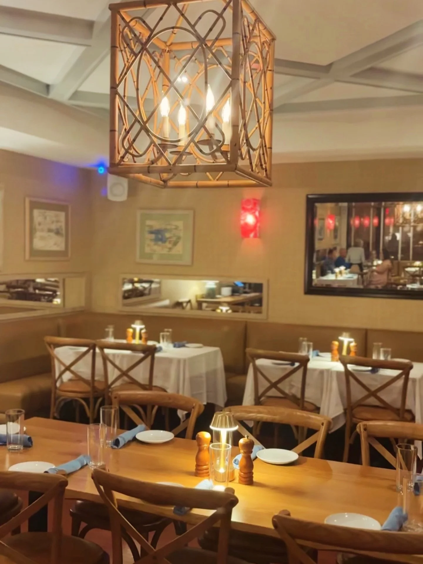 We're saving you a table inside✨
Open daily till 9pm🍷
.
.
.
#cozyinteriors #jmclaughlin #coastalvibes #hobesoundfl