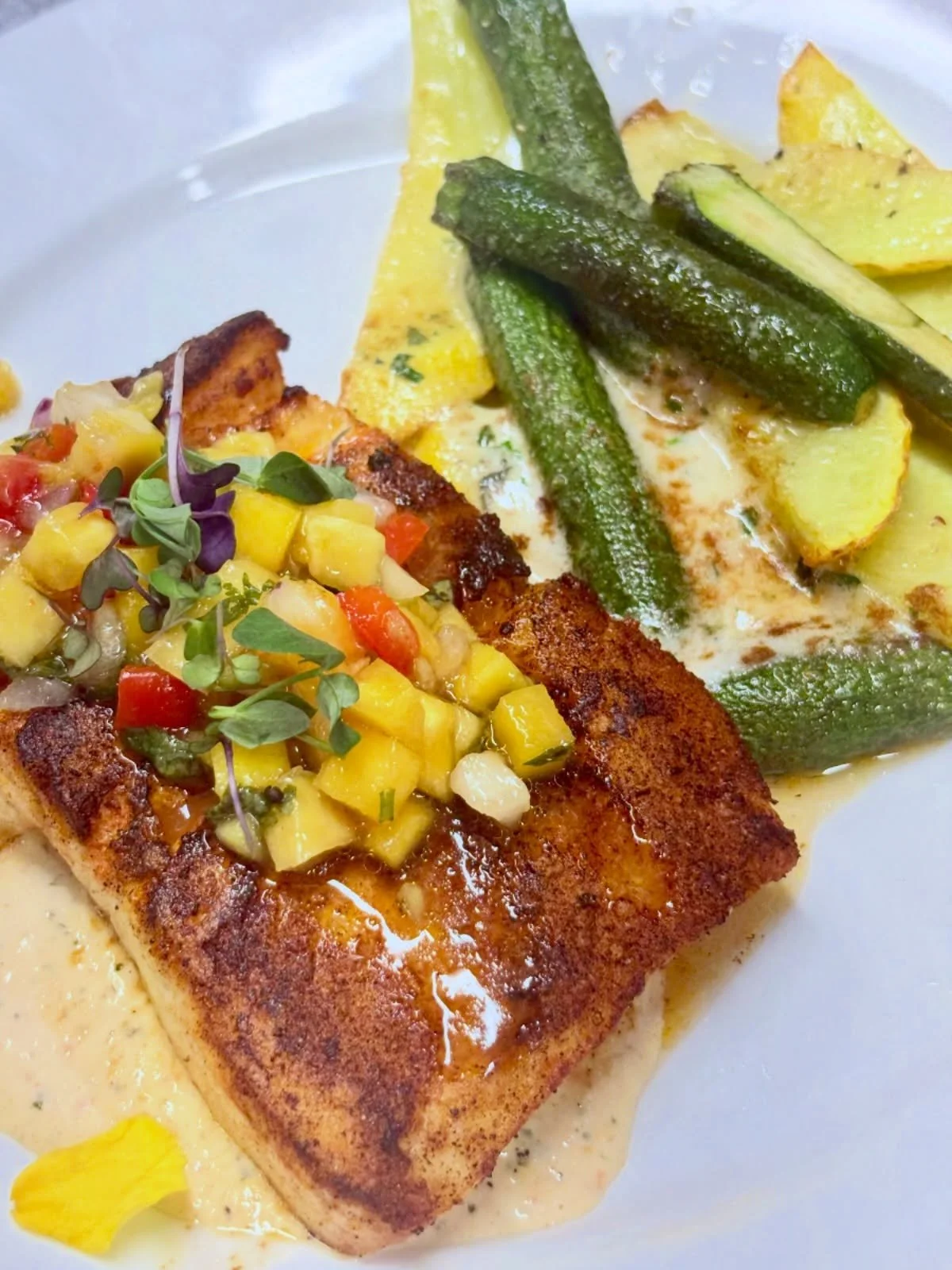 We're starting the week off with our Blackened Mahi topped with Remoulade &amp; Tropical Salsa for Dinner. 
What about you?? 🐟✨
.
.
.
#freshcaught #mahi #treasurecoastfoodie