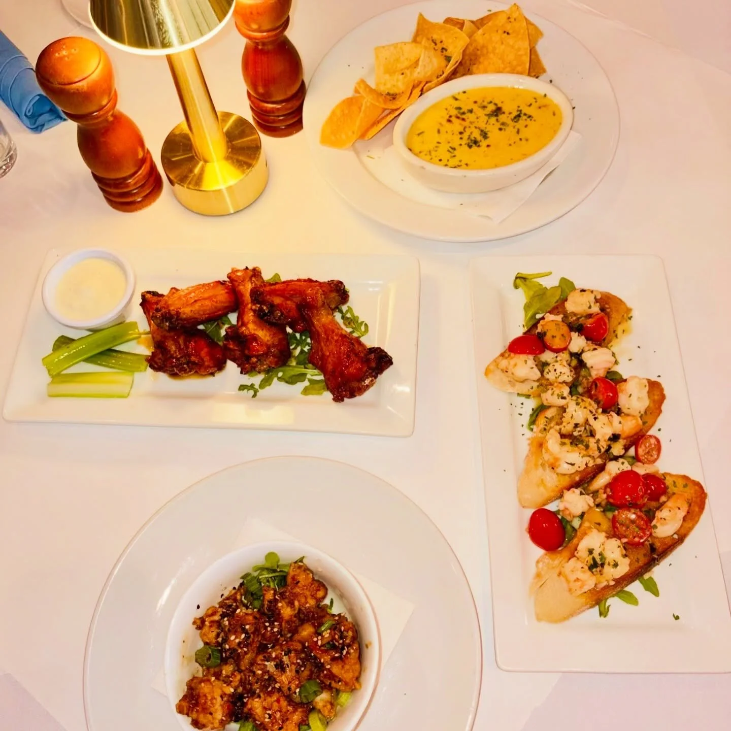 Take a bite of Summer with our new Happy Hour Bites🔥
New items to the menu include..
✨Queso Fondito Dip
✨Shrimp Bruschetta
✨Crispy Cauliflower
✨ Chicken Wings 
🍸Available from 3-6pm Daily🍸
Comment and tag a friend who'd love these tasty bites
👇
.